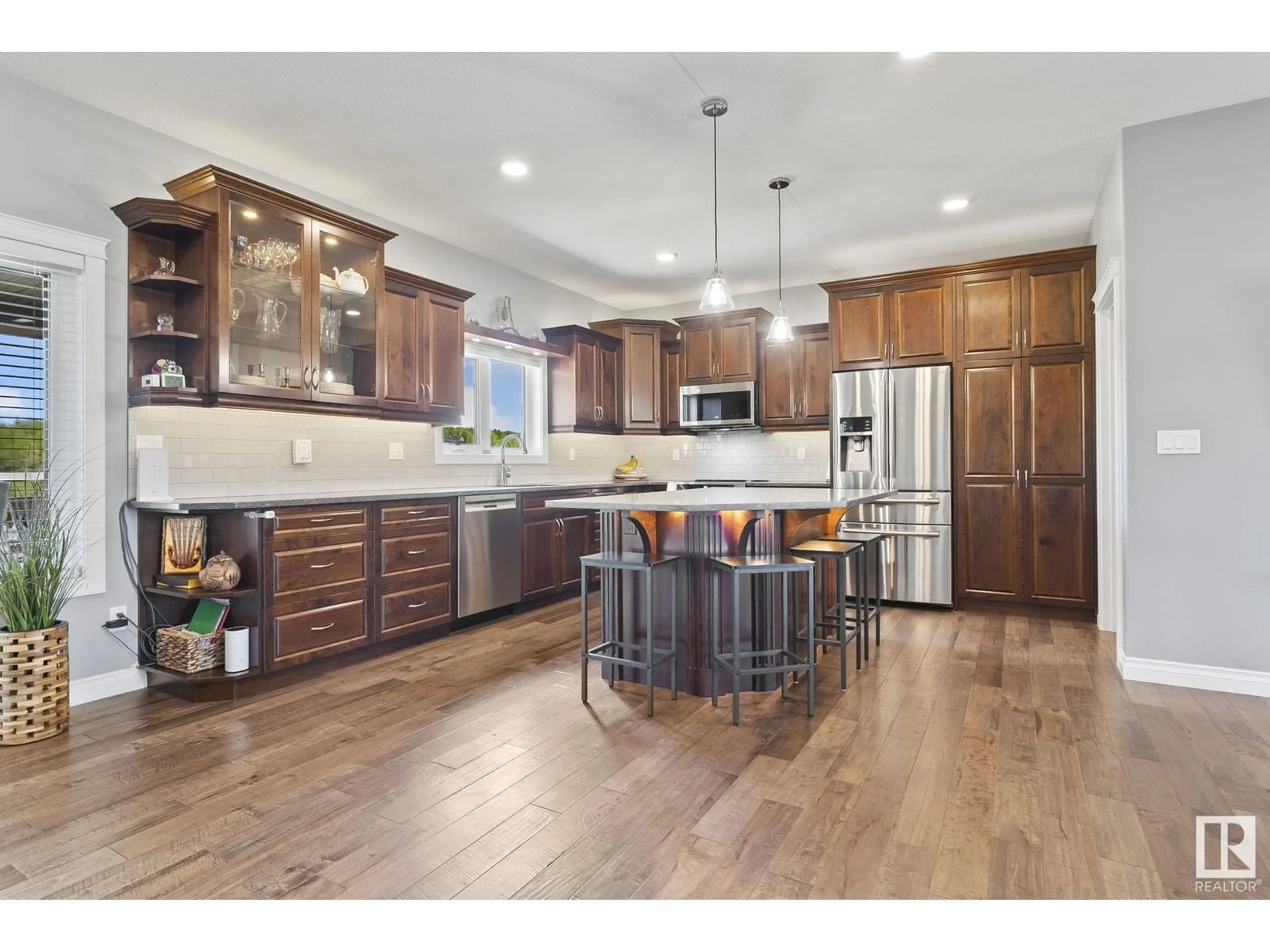 Open concept kitchen, wood/laminate floor for 54406 - 16 RGE ROAD 15, Rural Lac Ste. Anne County Alberta T0E1V2