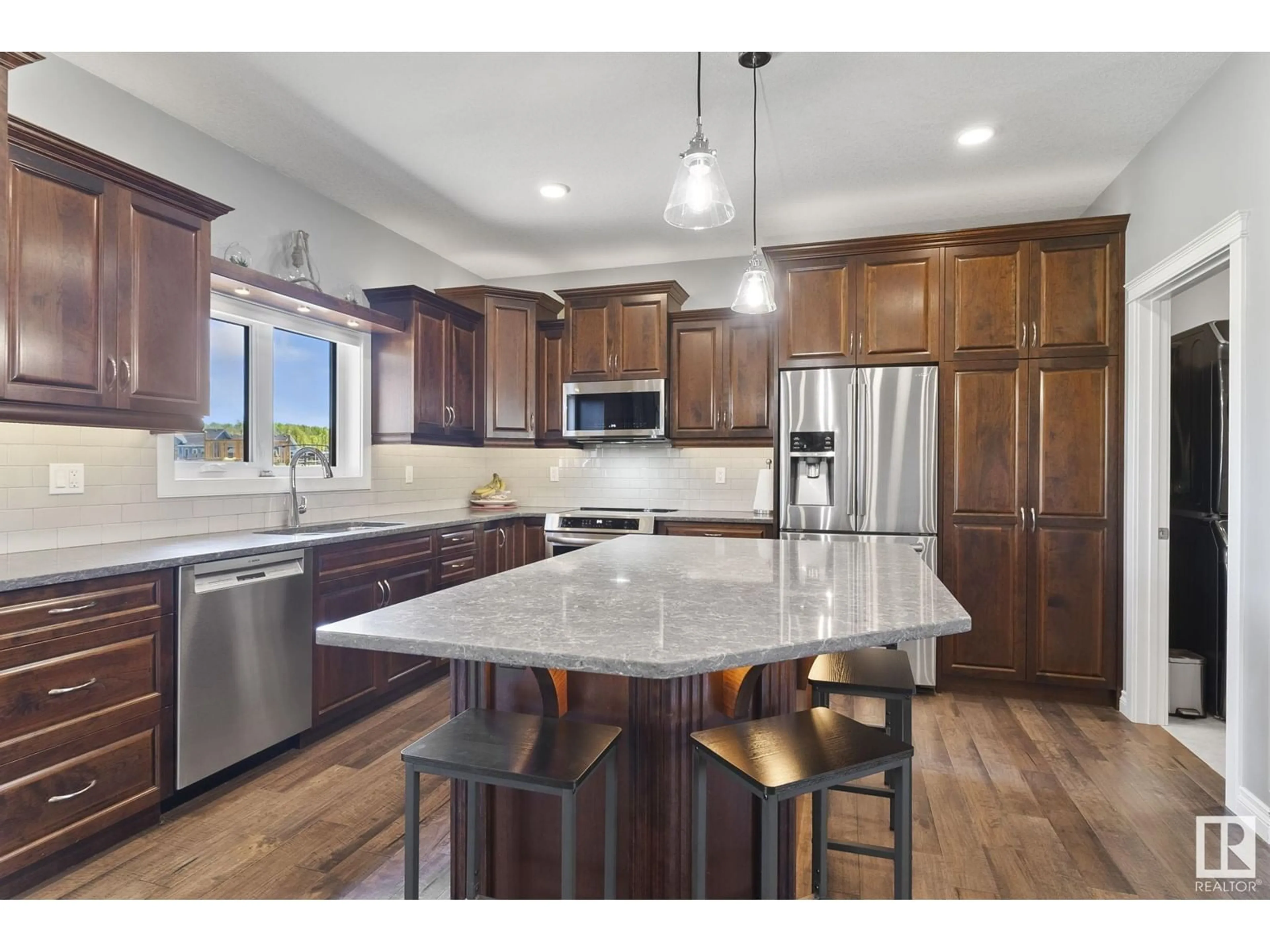 Open concept kitchen, unknown for 54406 - 16 RGE ROAD 15, Rural Lac Ste. Anne County Alberta T0E1V2
