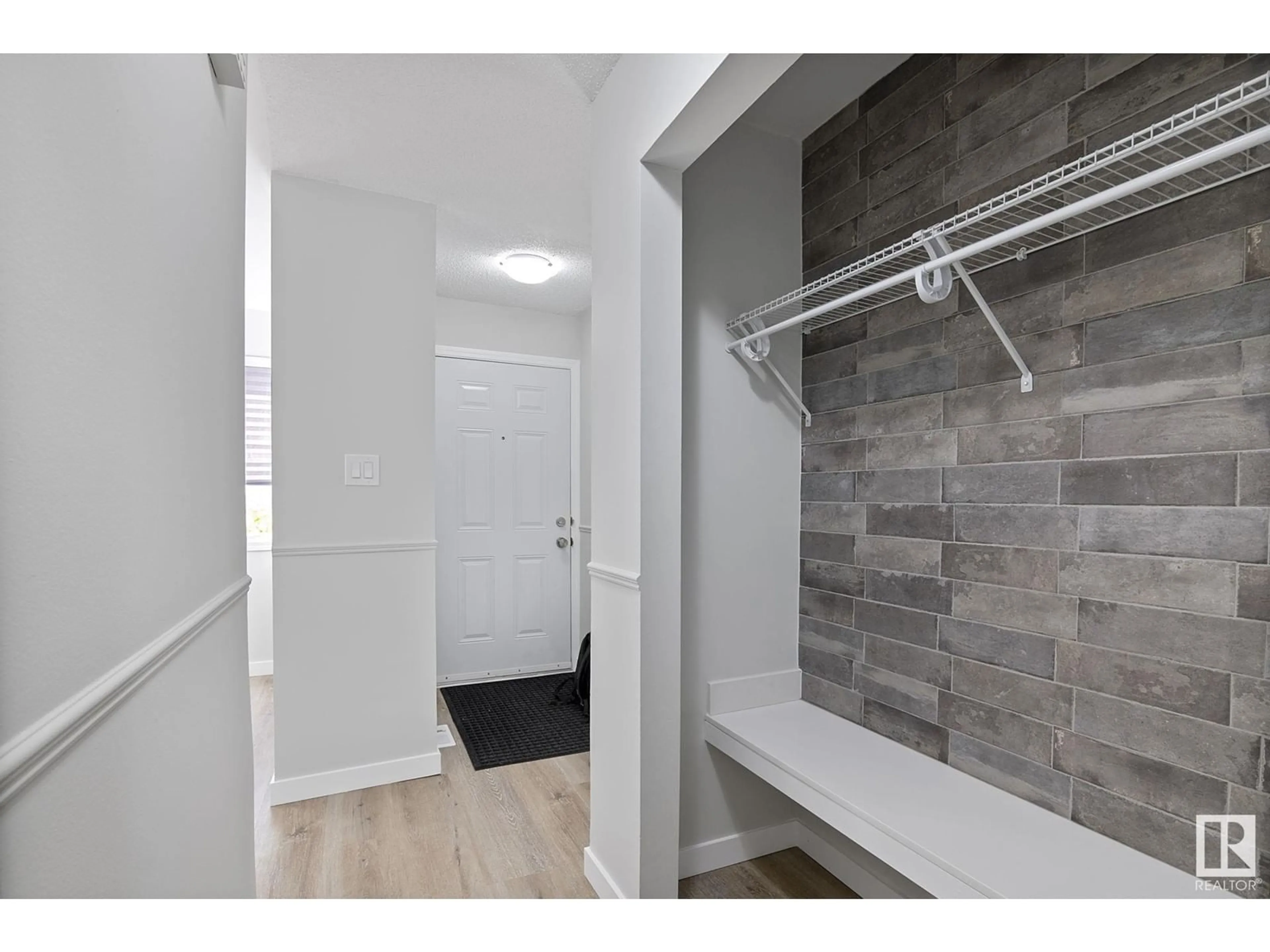 Indoor entryway for 246 LANCASTER TC, Edmonton Alberta T5X5T2