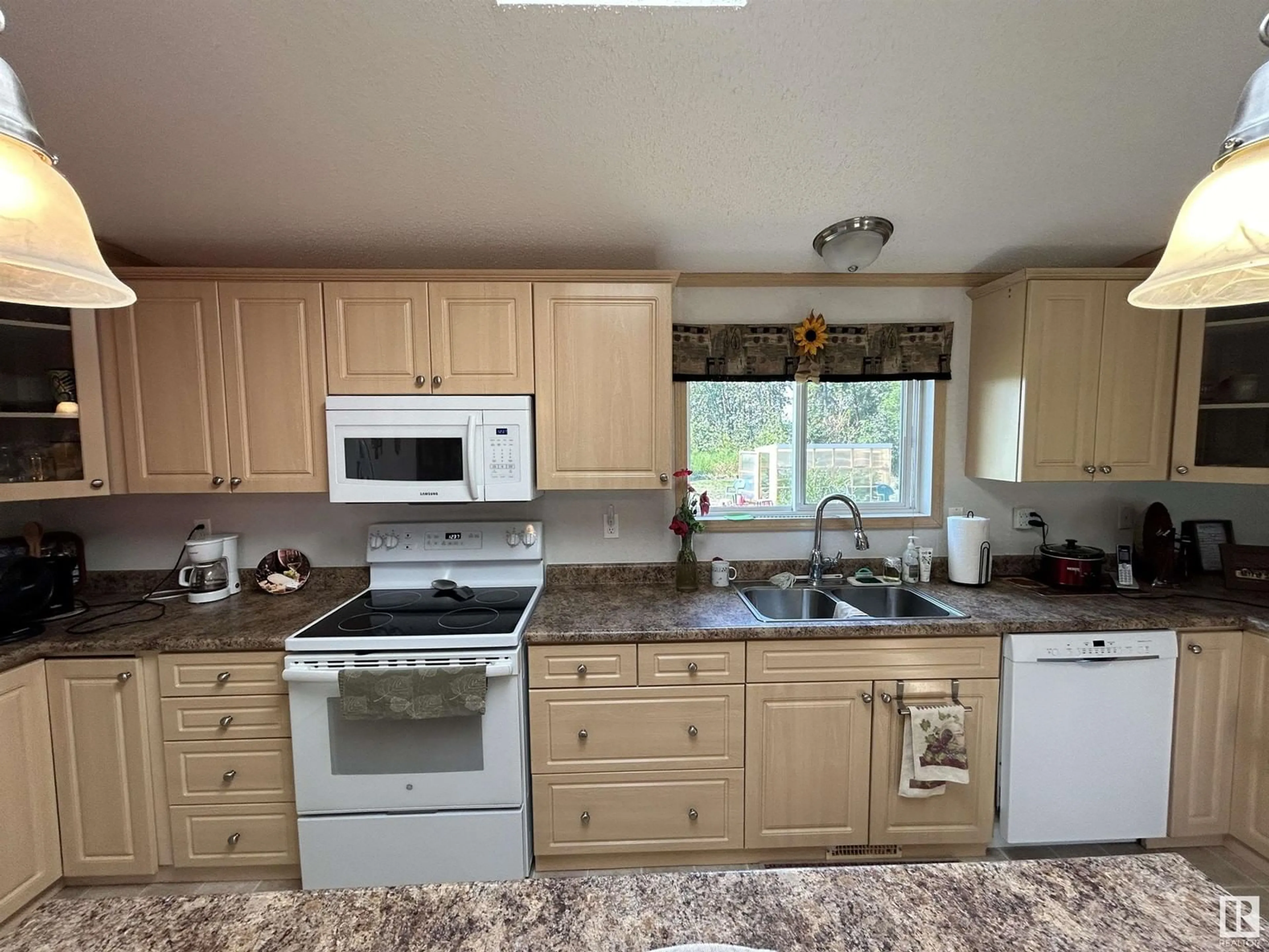 Standard kitchen, unknown for 58524 RR 241, Rural Westlock County Alberta T0G2J0