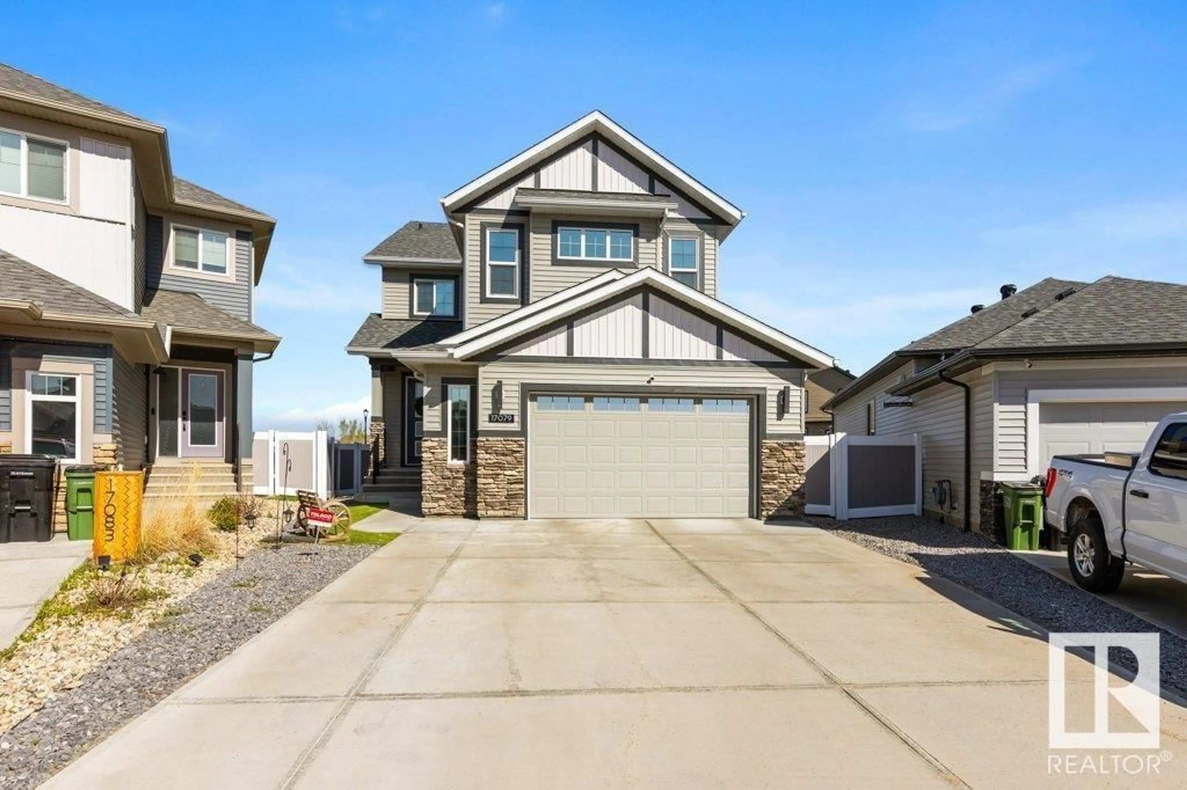 Home with vinyl exterior material, street for NW - 17079 46 ST, Edmonton Alberta T5Y4B1
