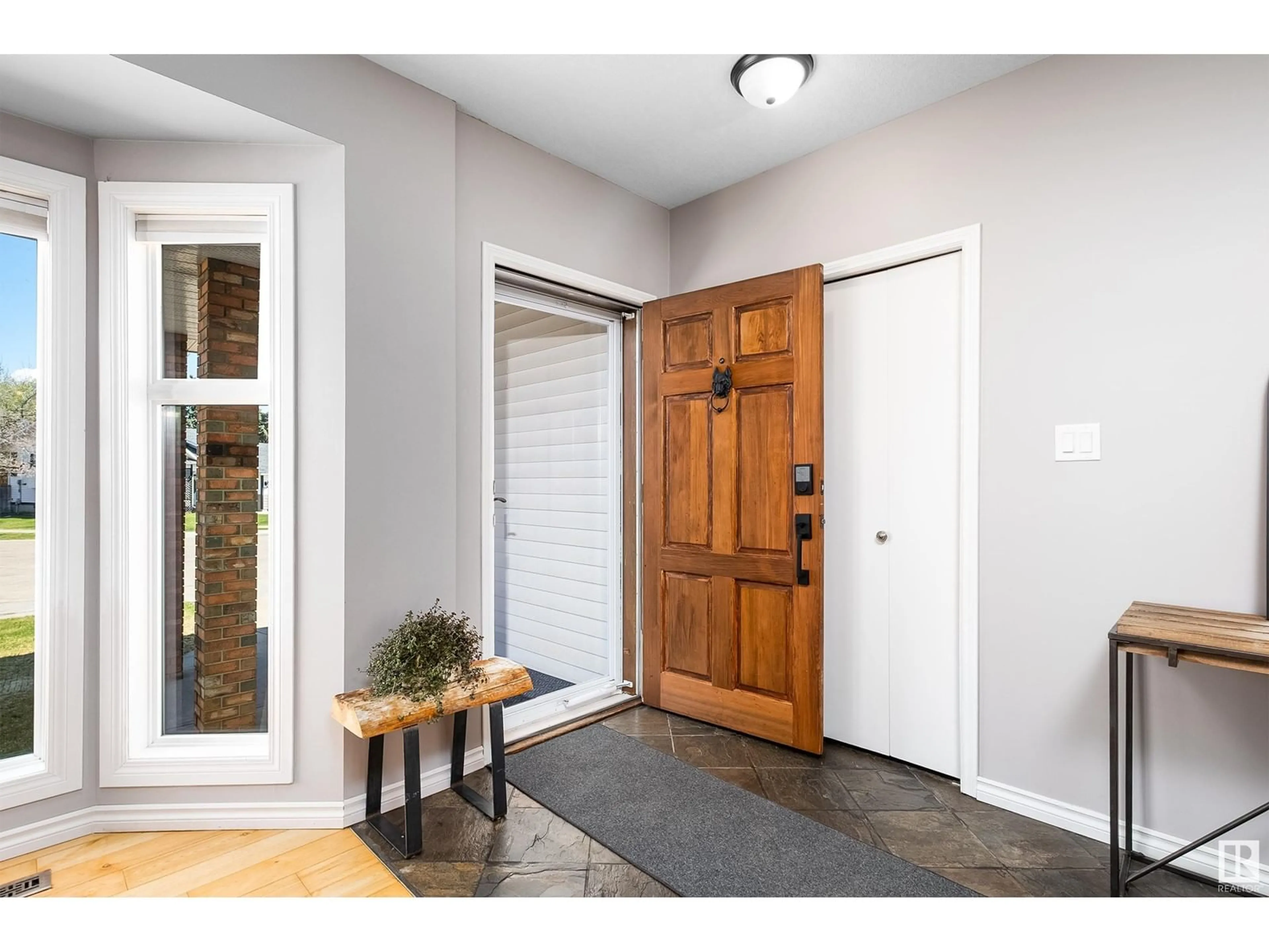 Indoor entryway for 36 GREENBRIAR CR, Sherwood Park Alberta T8H1H7