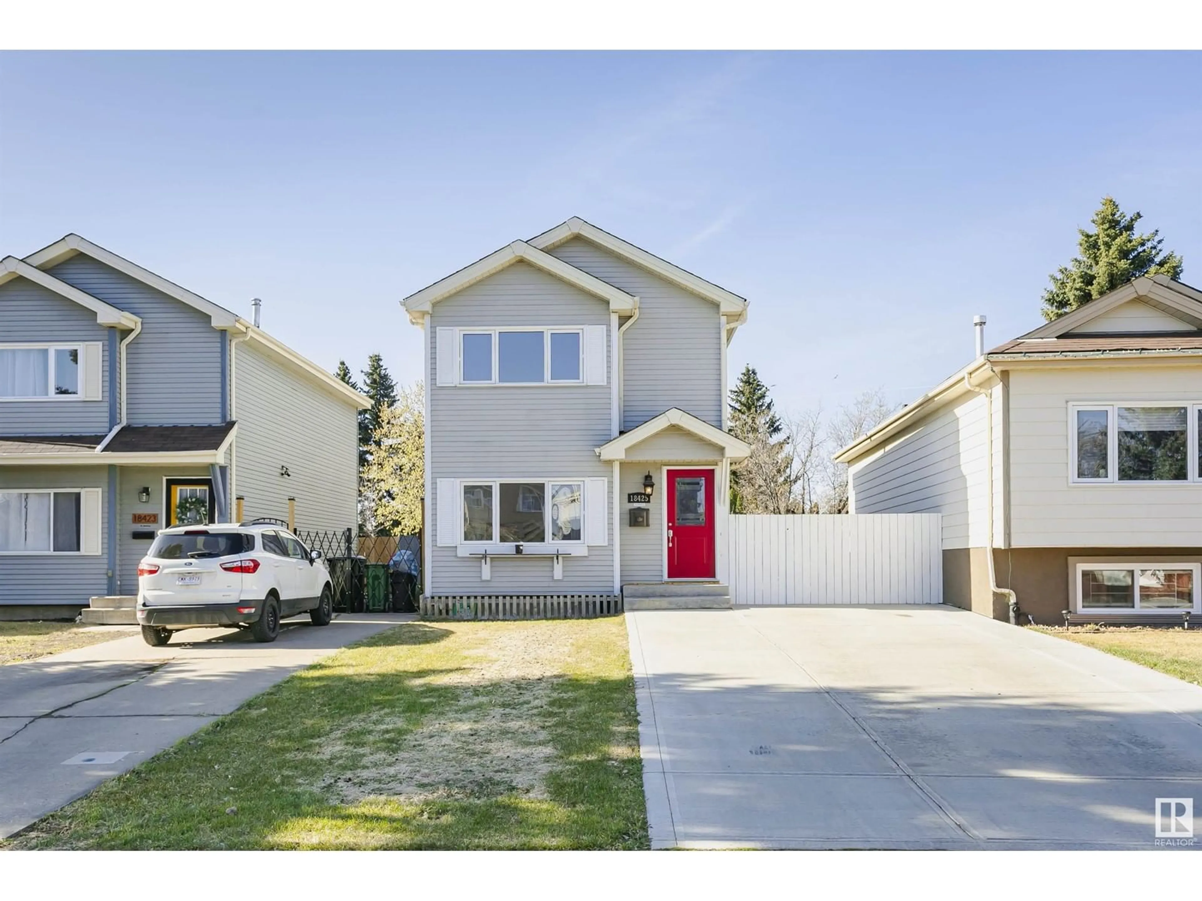 Home with vinyl exterior material, street for 18425 95A AV, Edmonton Alberta T5T3V7