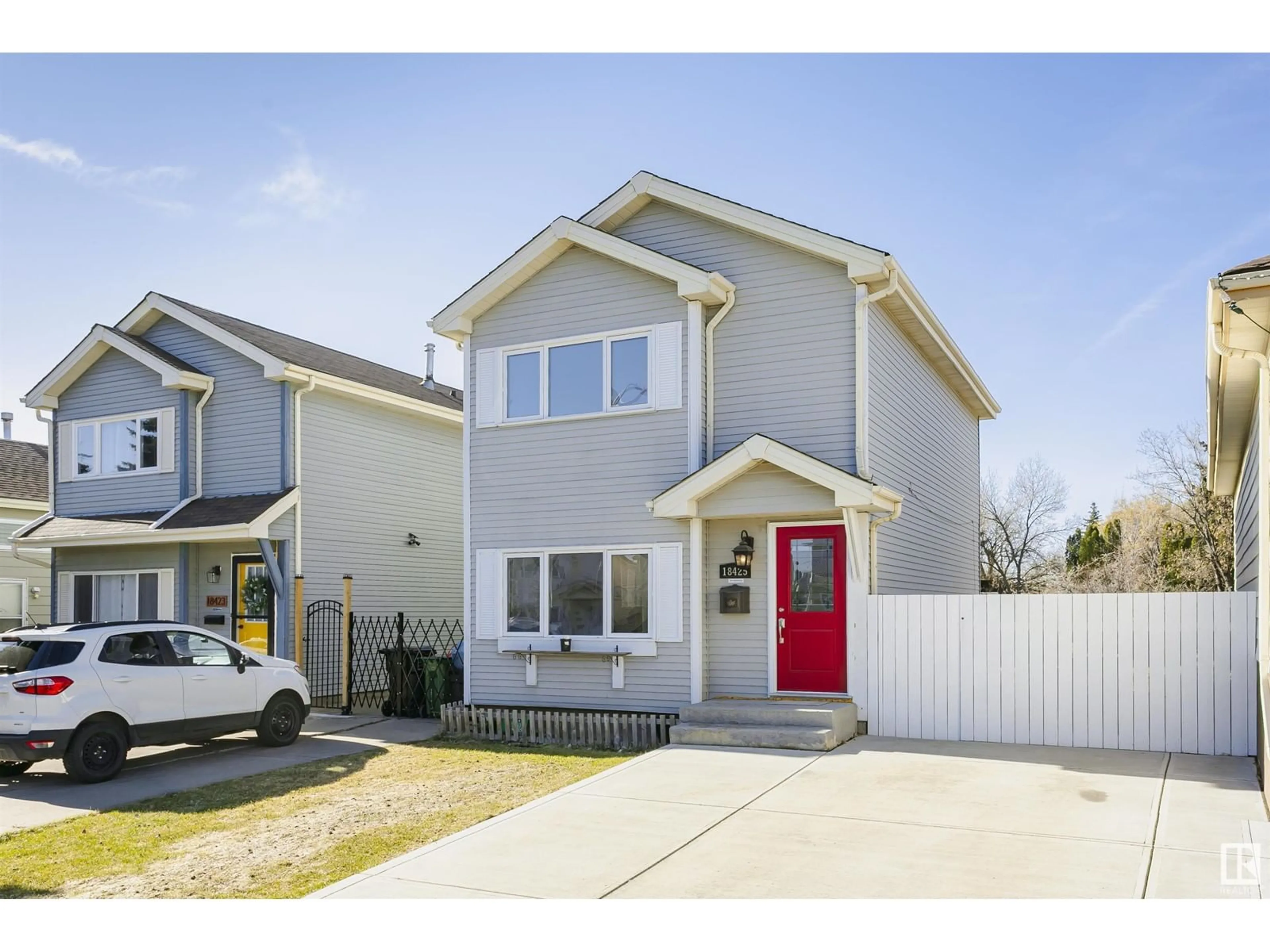 Home with vinyl exterior material, street for 18425 95A AV, Edmonton Alberta T5T3V7