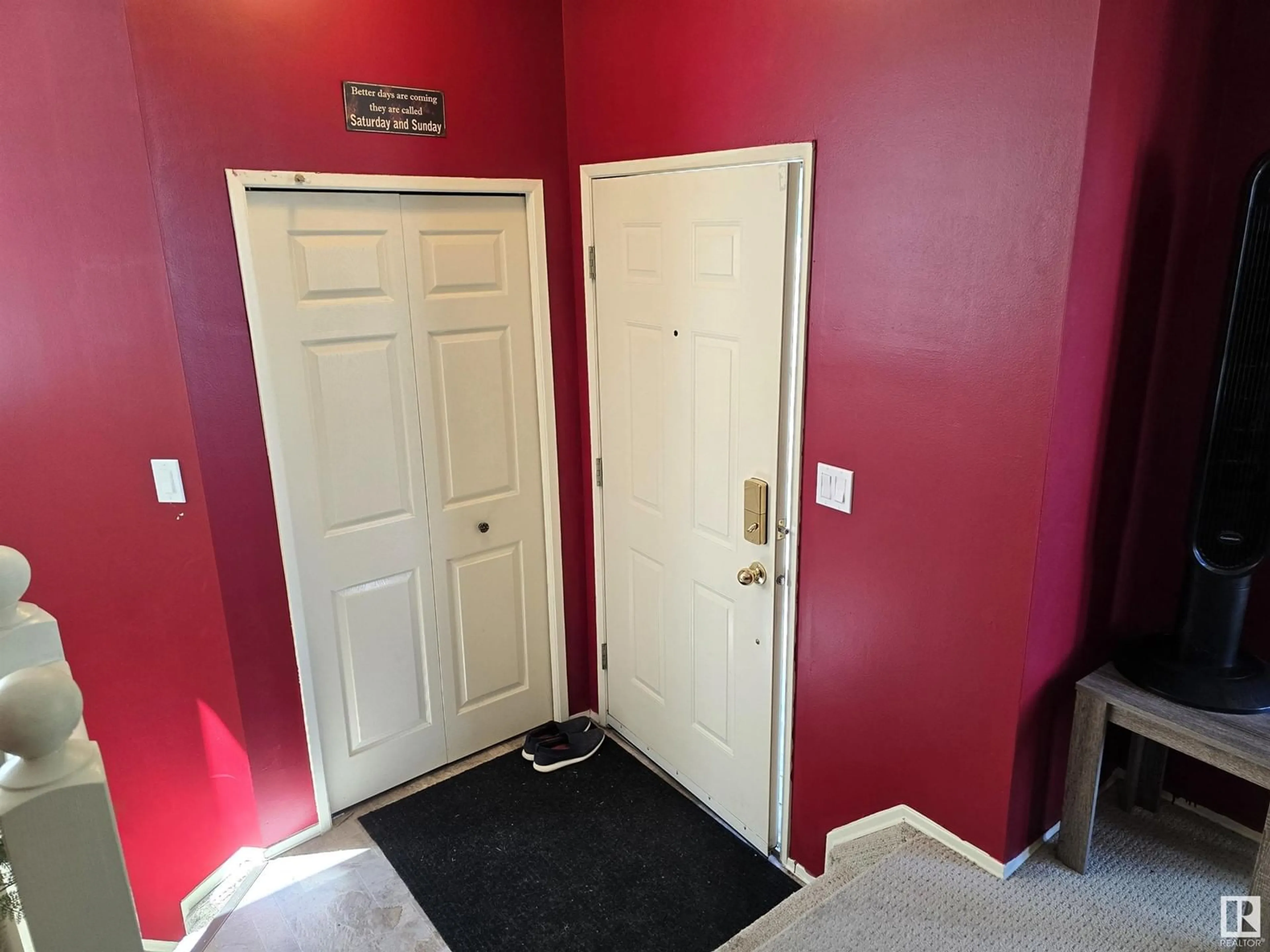 Indoor entryway for 823 JOHNS CL, Edmonton Alberta T6L6P2