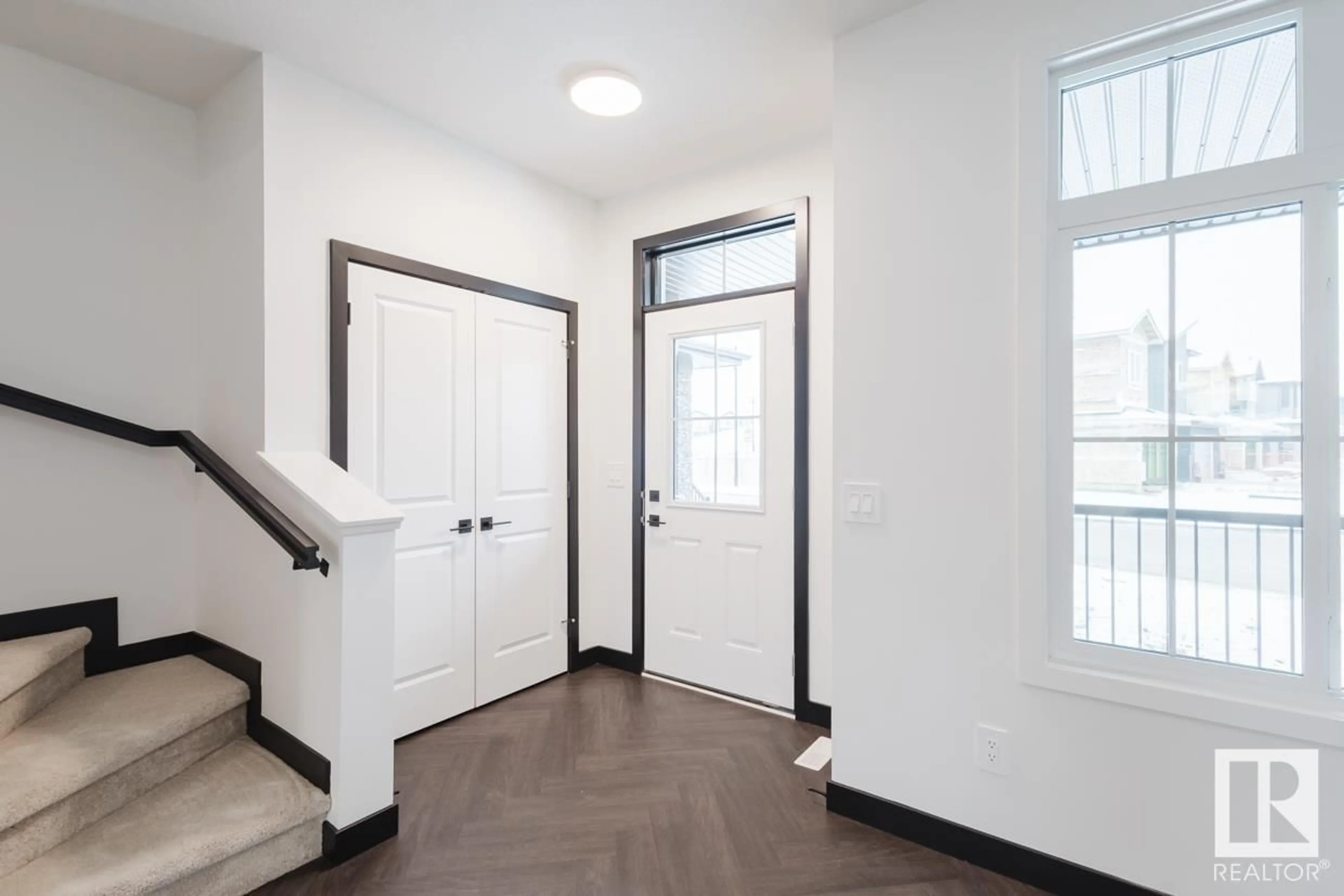 Indoor entryway for 1350 KESWICK DR, Edmonton Alberta T6W4V8