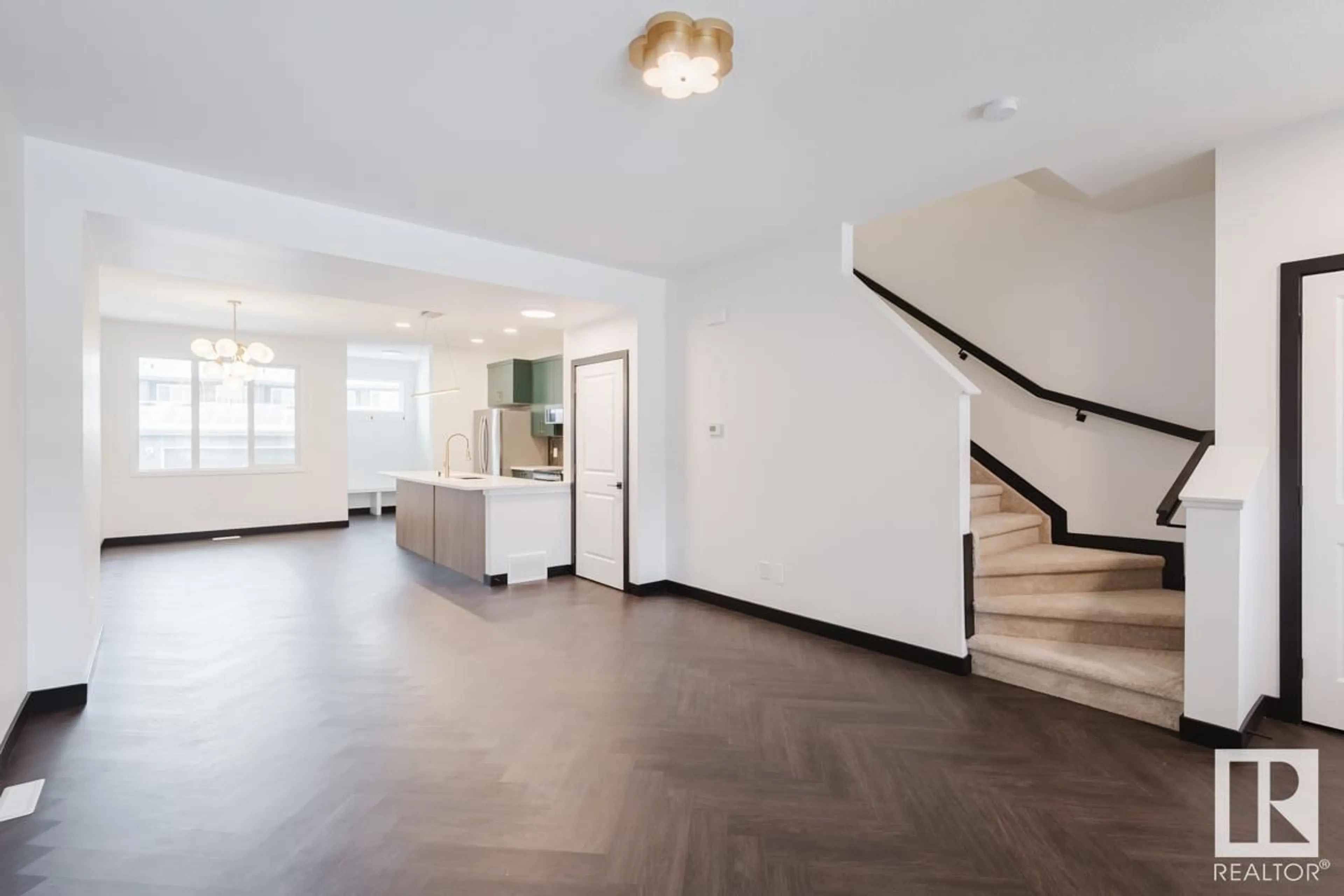 Indoor entryway for 1350 KESWICK DR, Edmonton Alberta T6W4V8