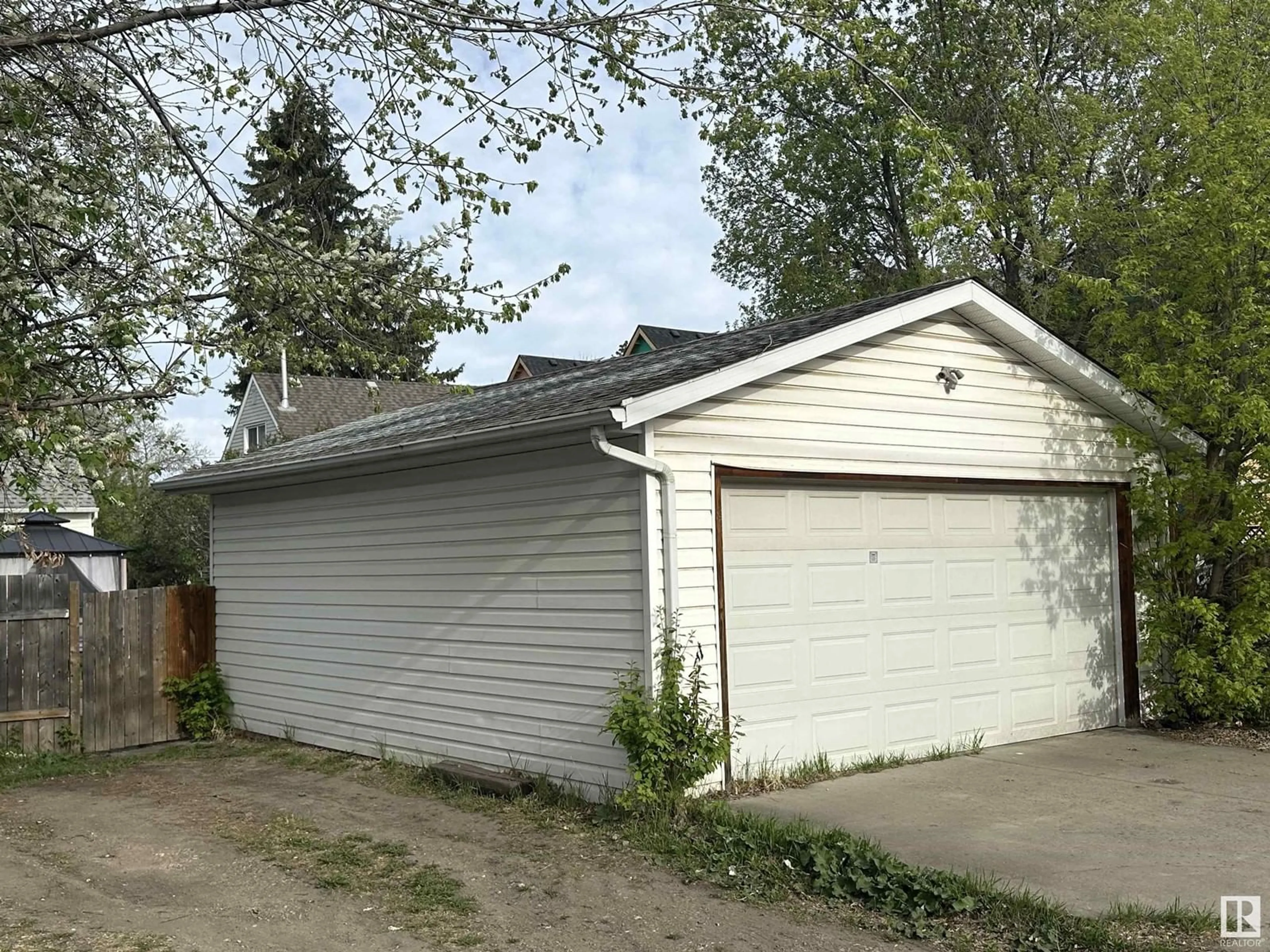Shed for 11315 106 ST, Edmonton Alberta T5G2P6