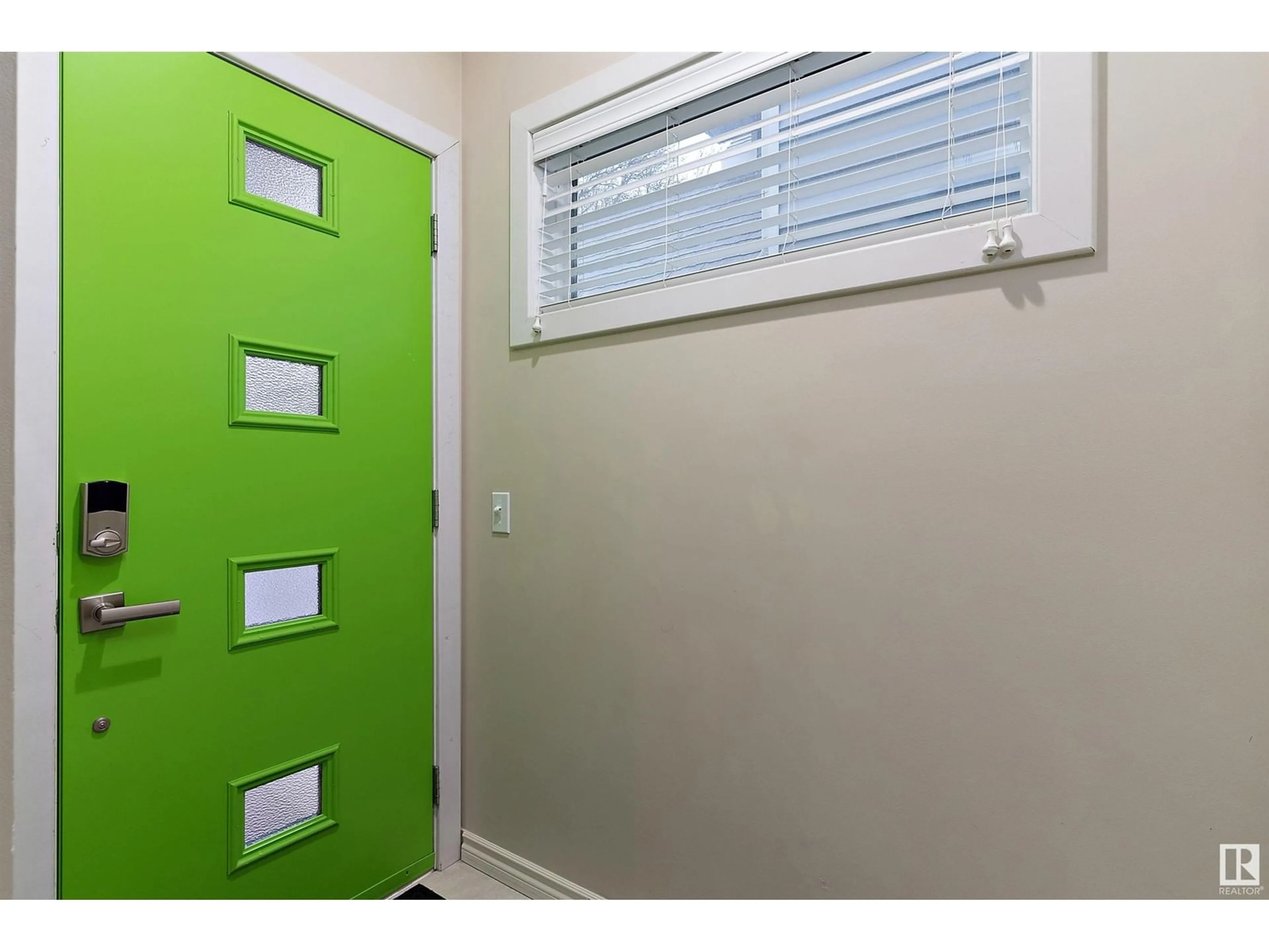 Indoor entryway for 9654 100 ST, Edmonton Alberta T5K0T6