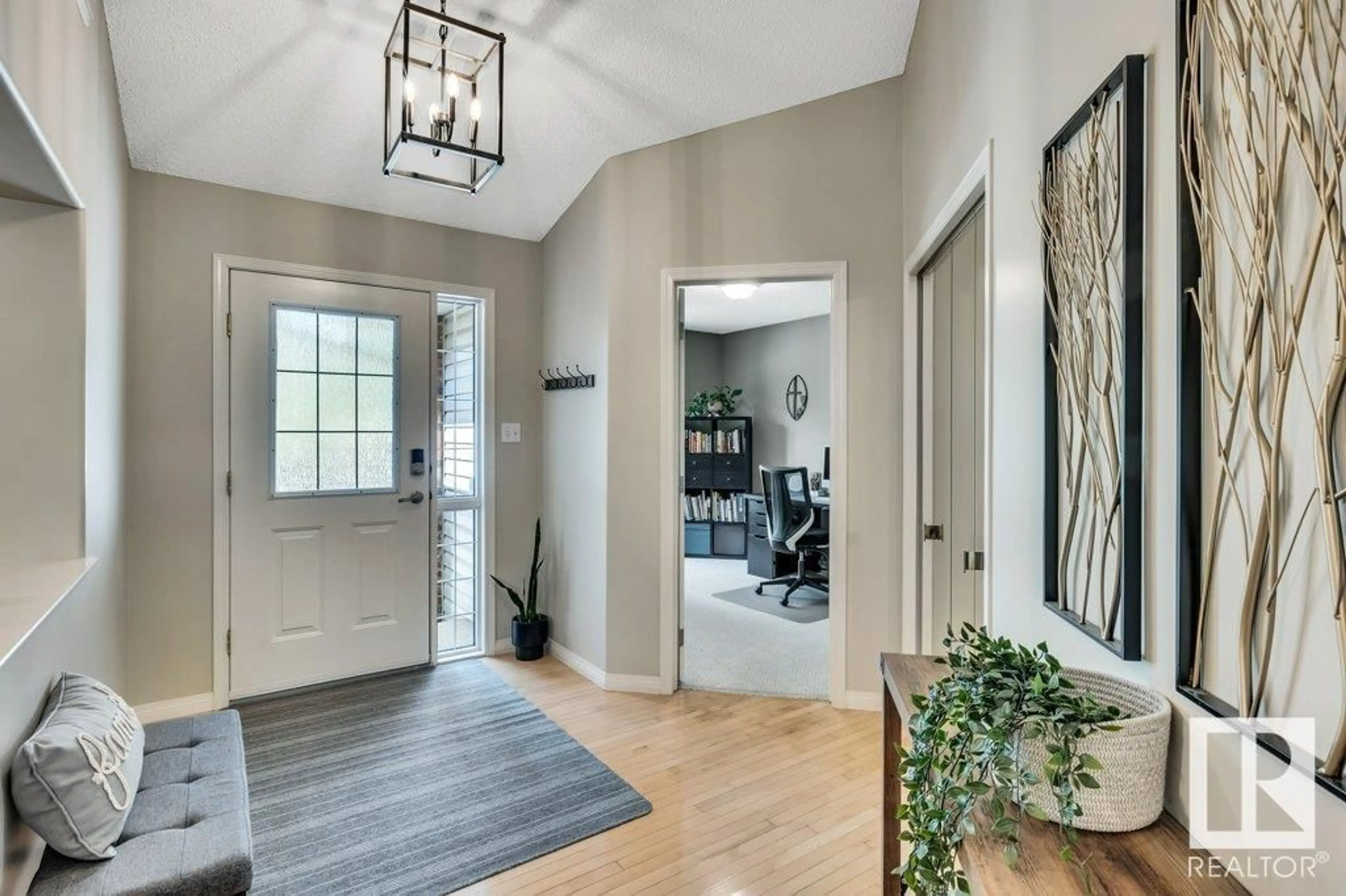 Indoor entryway for 57B - 69 ERIN RIDGE DR, St. Albert Alberta T8N6G1