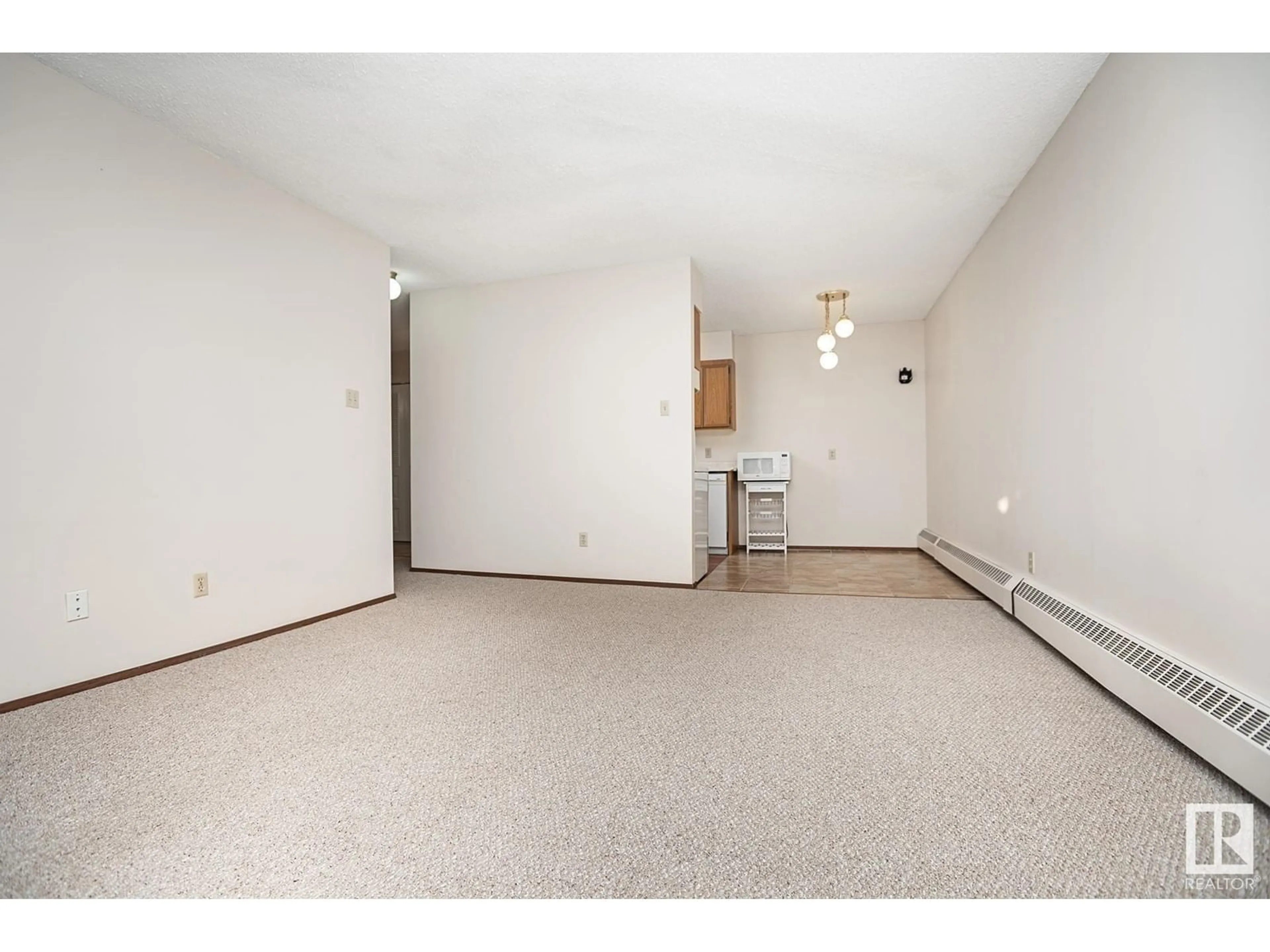 A pic of a room for 1005 12841 65 ST NW, Edmonton Alberta T5A4N4