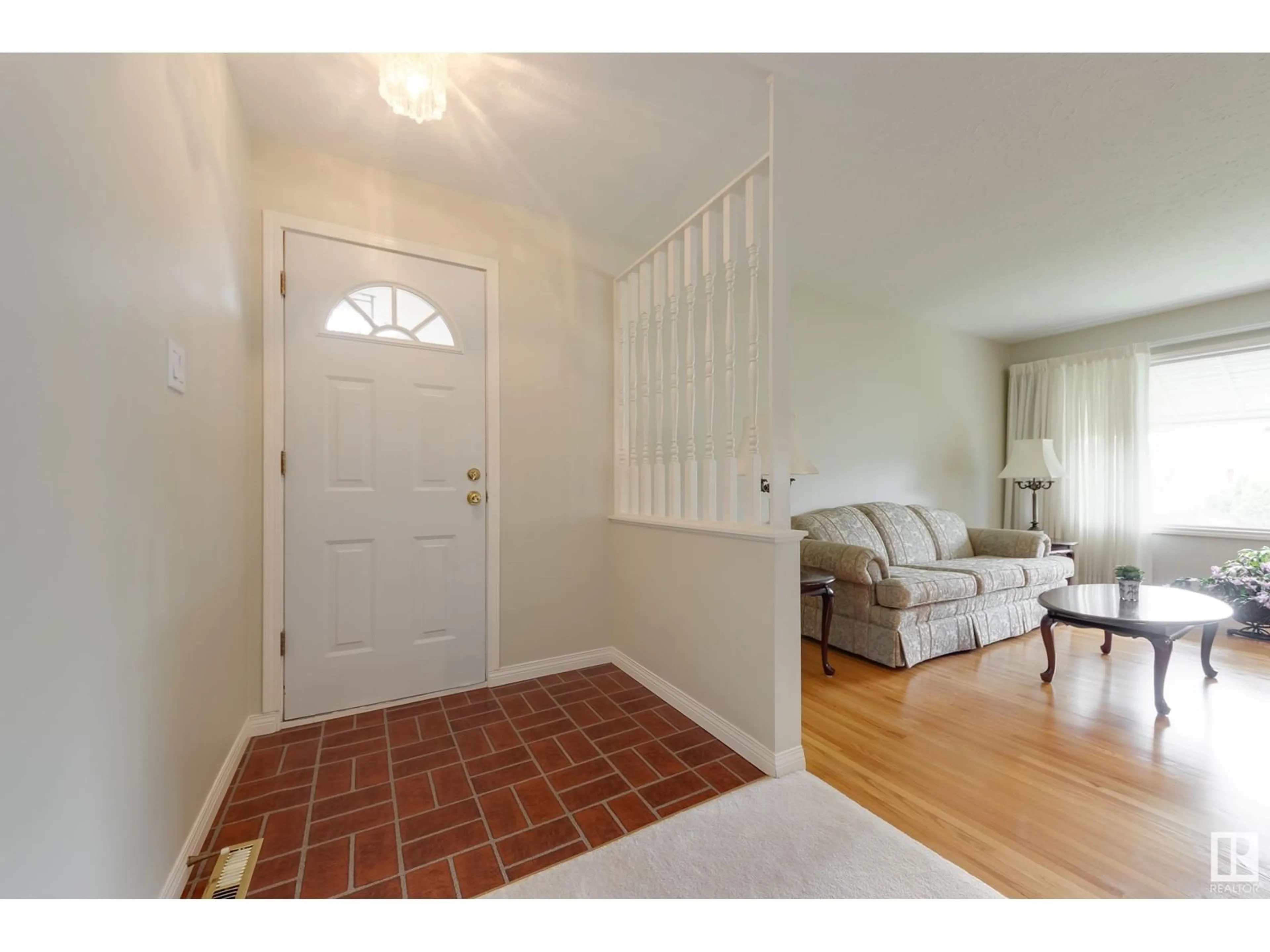 Indoor entryway for 15634 83 AV, Edmonton Alberta T5R3T7