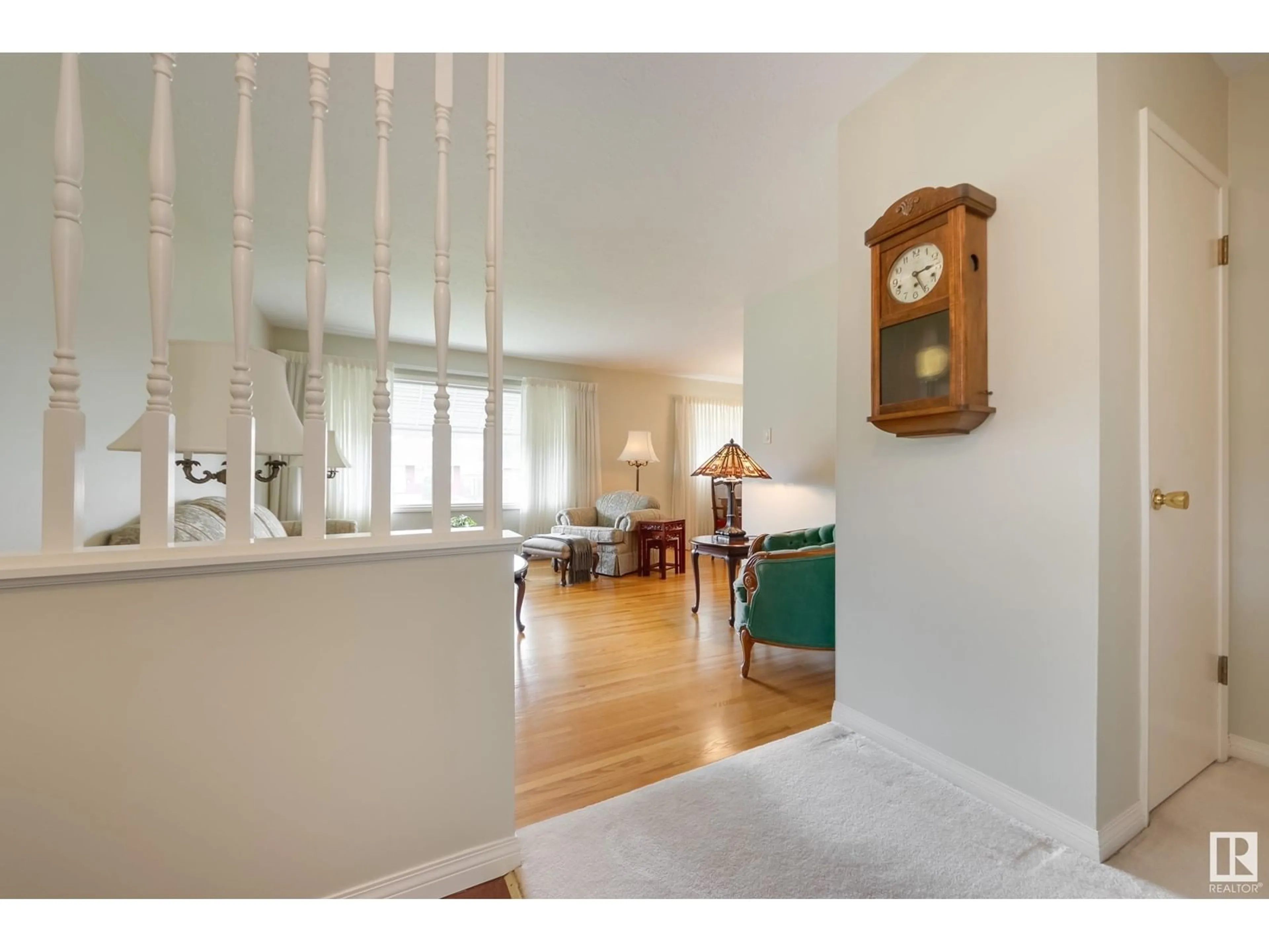 Indoor foyer for 15634 83 AV, Edmonton Alberta T5R3T7