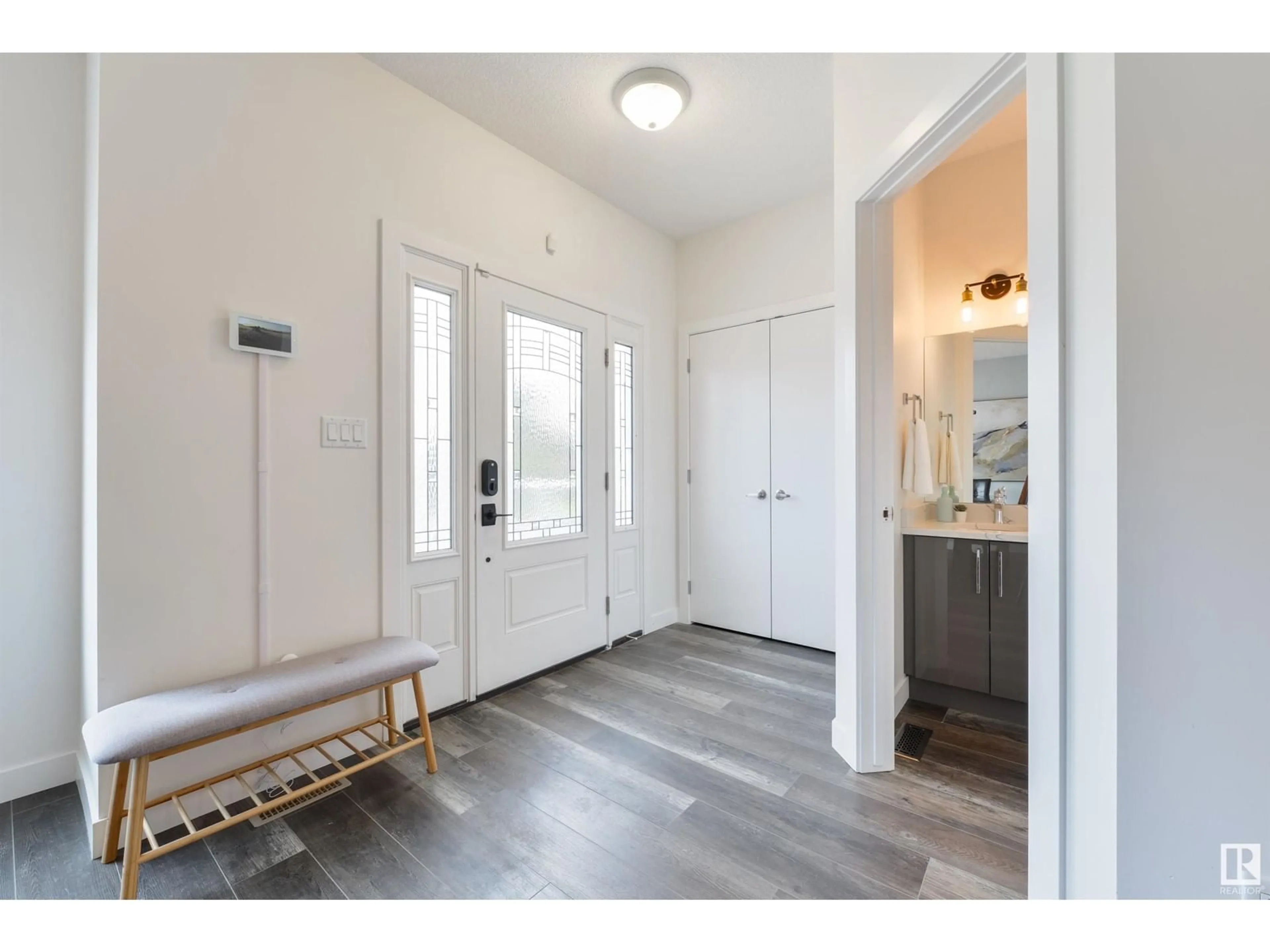 Indoor entryway for 11511 24 AV, Edmonton Alberta T6J3R6
