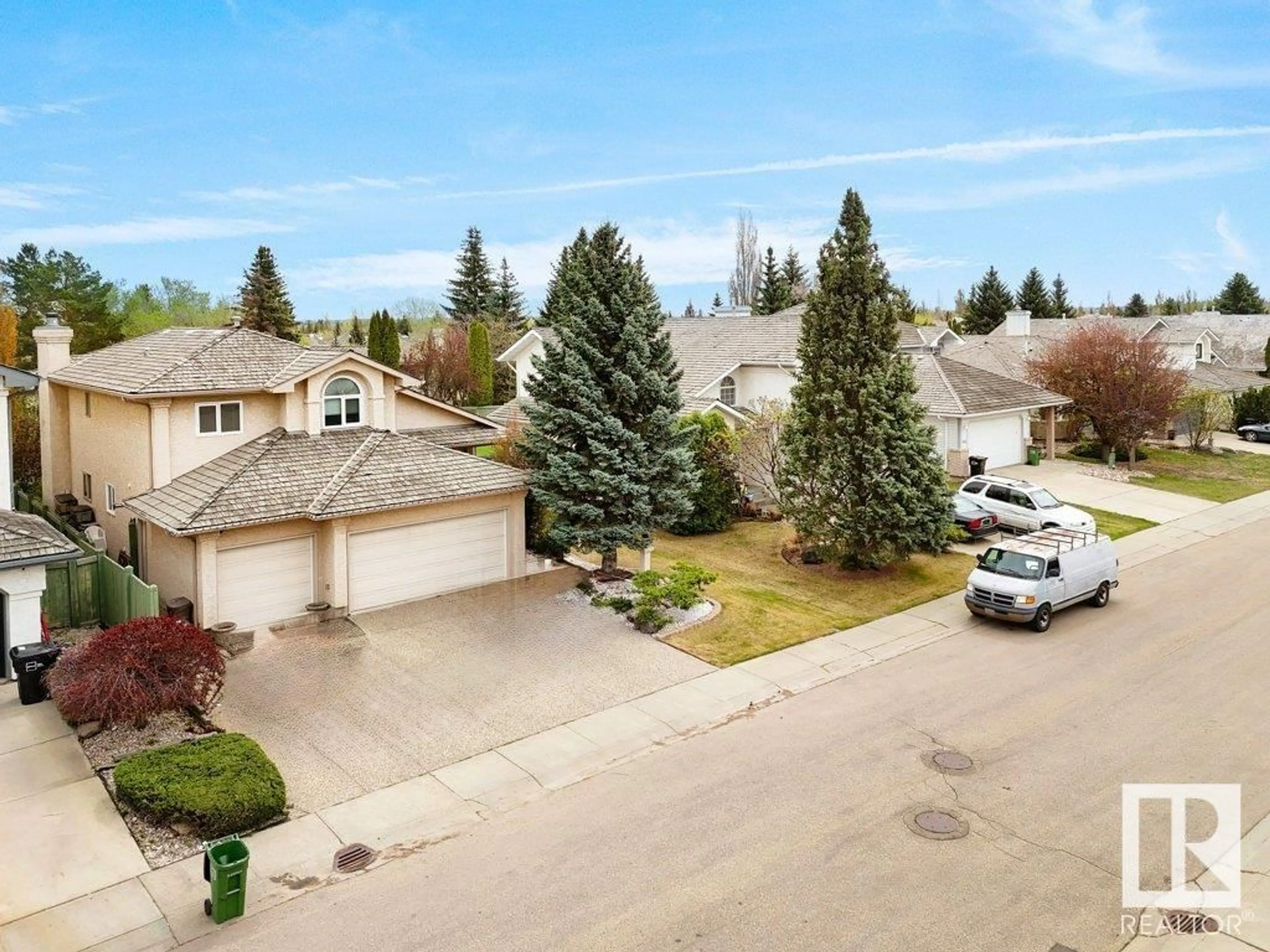 A pic from outside/outdoor area/front of a property/back of a property/a pic from drone, street for 762 WELLS WD, Edmonton Alberta T6M2J9