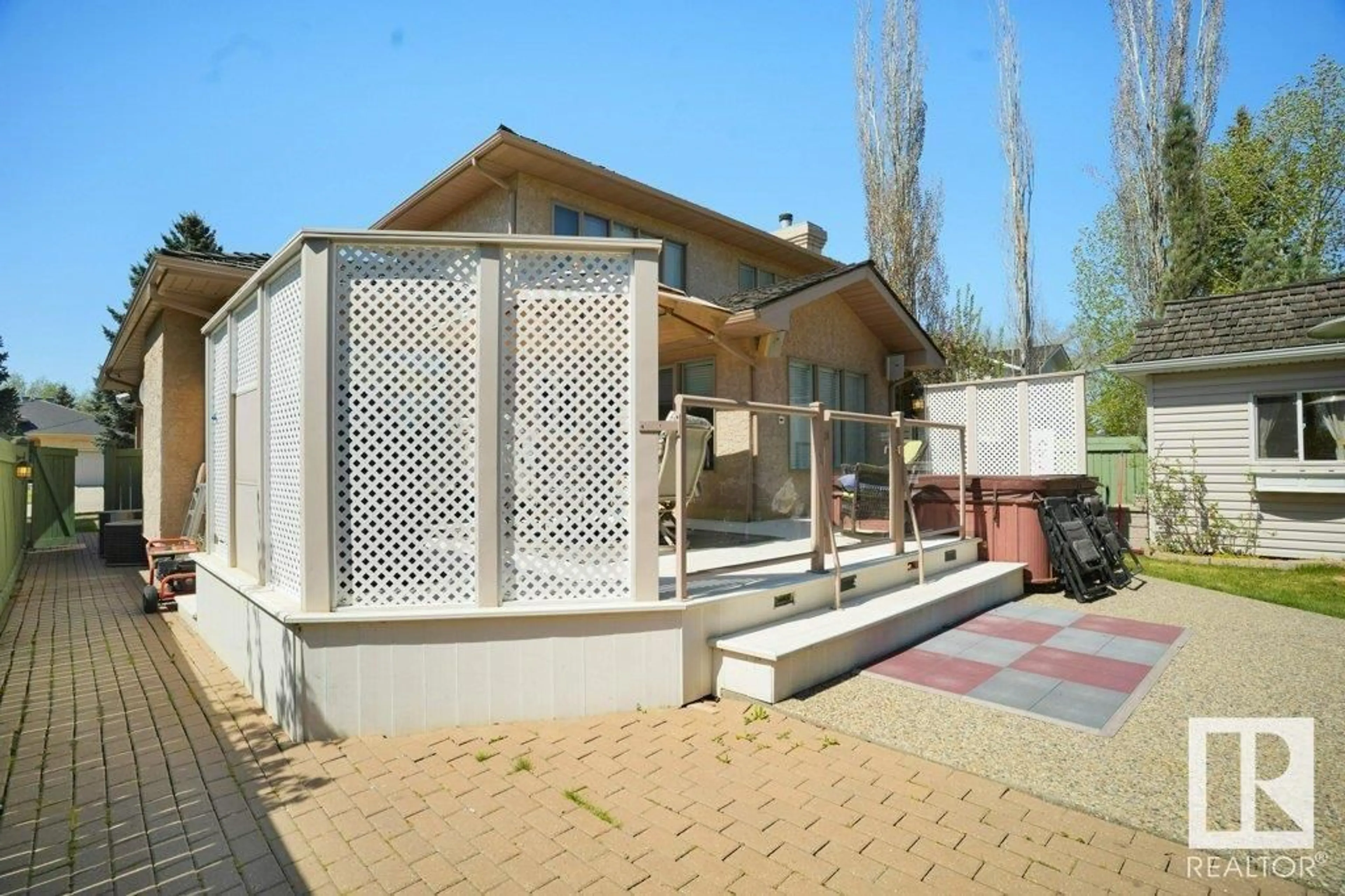 Patio, street for 762 WELLS WD, Edmonton Alberta T6M2J9