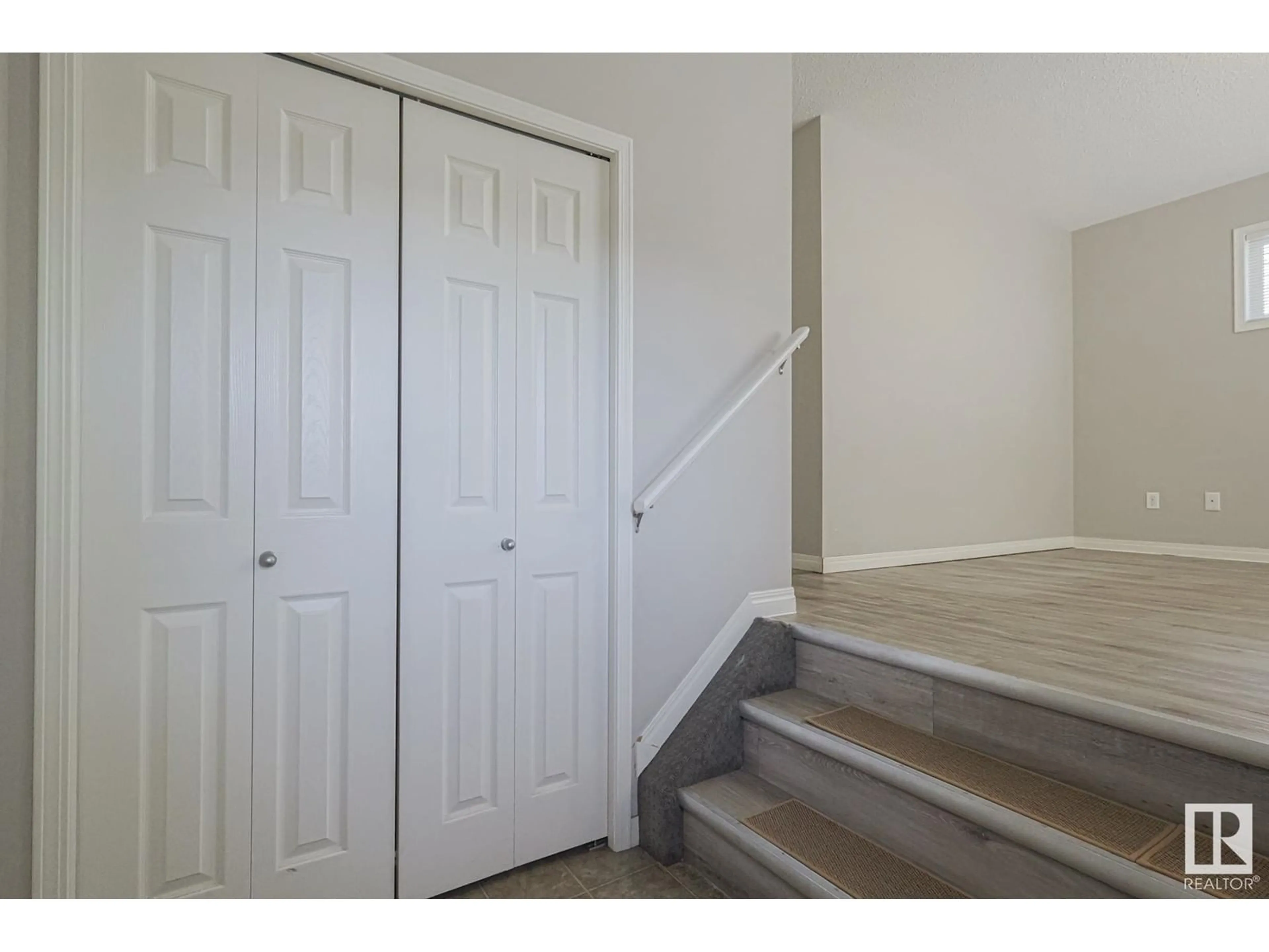 Indoor entryway for #21 - 130 HYNDMAN CR, Edmonton Alberta T5A0E8