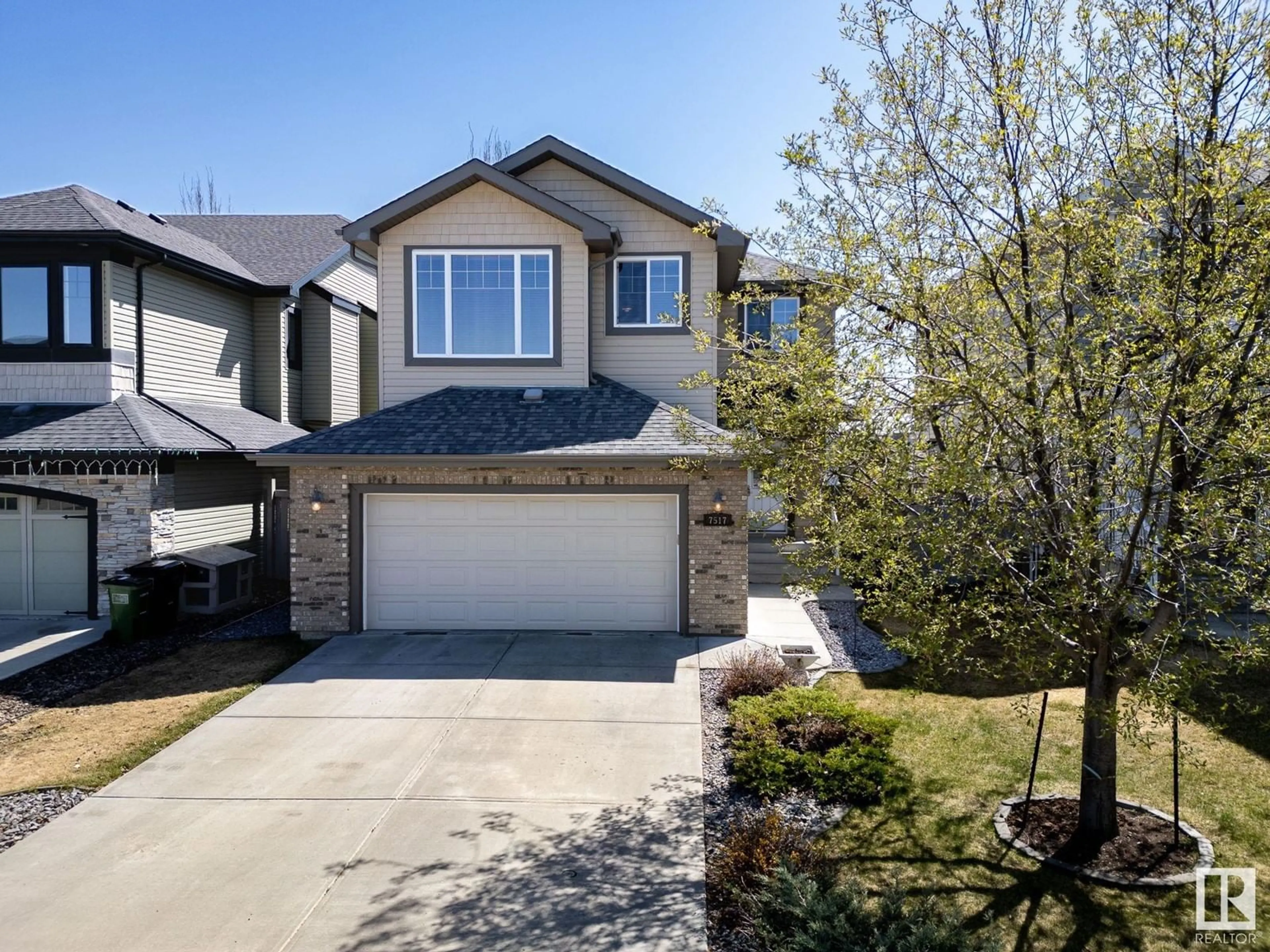 Home with vinyl exterior material, street for 7517 SPEAKER WY, Edmonton Alberta T6R0R5