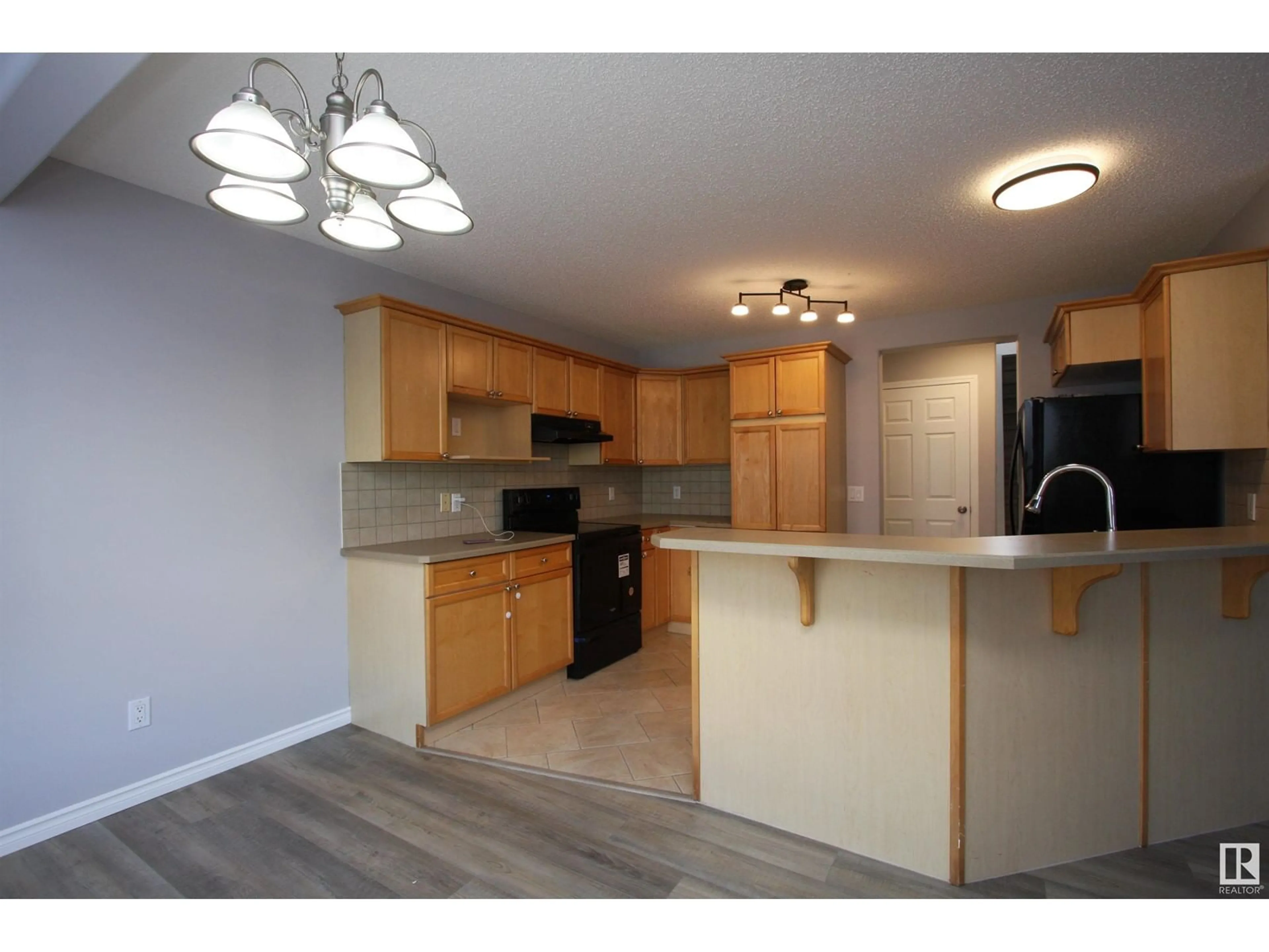 Standard kitchen, unknown for 1145 WESTERRA LI, Stony Plain Alberta T7Z2Z4