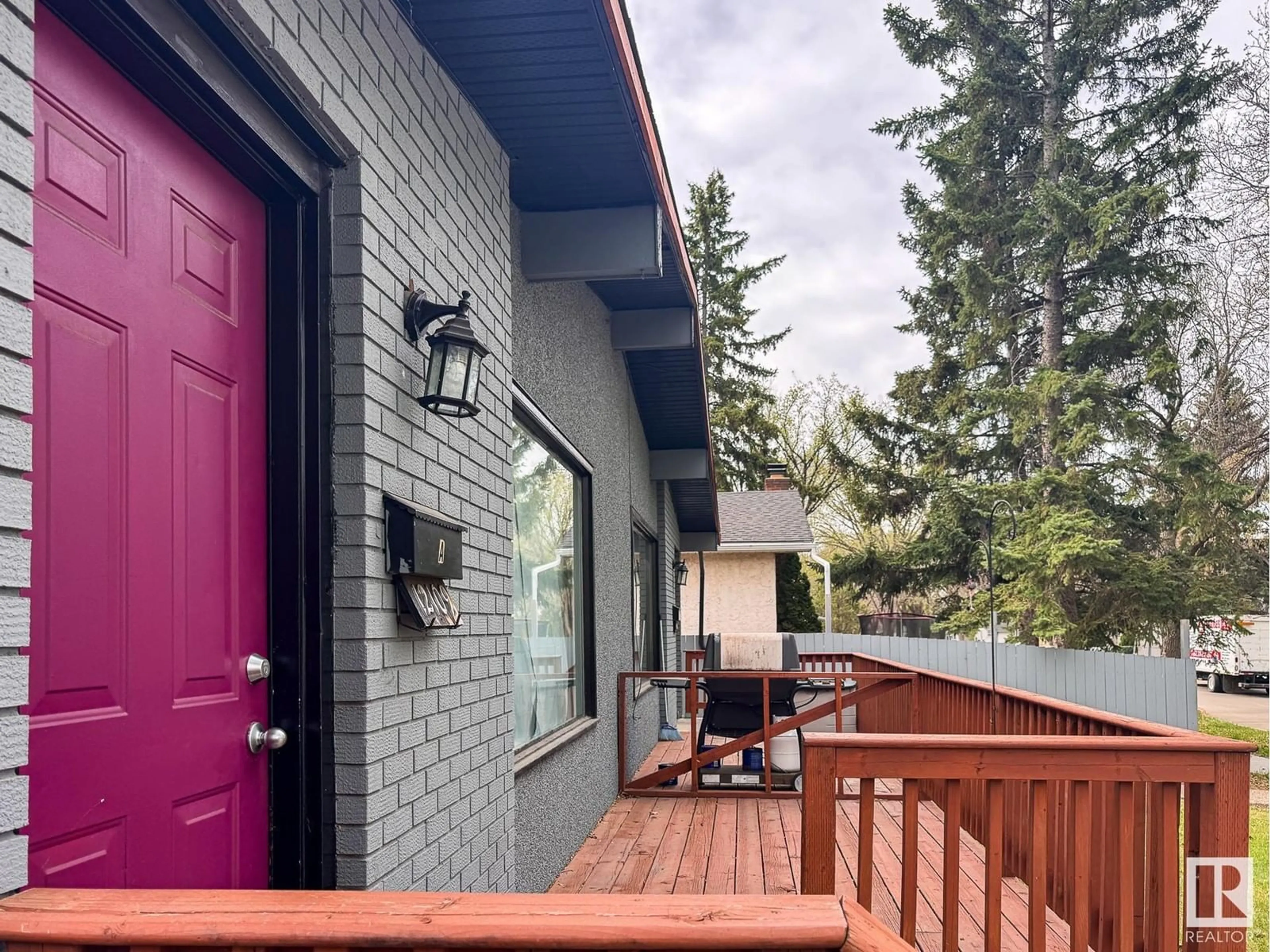 Patio, water/lake/river/ocean view for NW - 12107-12109 89 ST, Edmonton Alberta T5B3W3