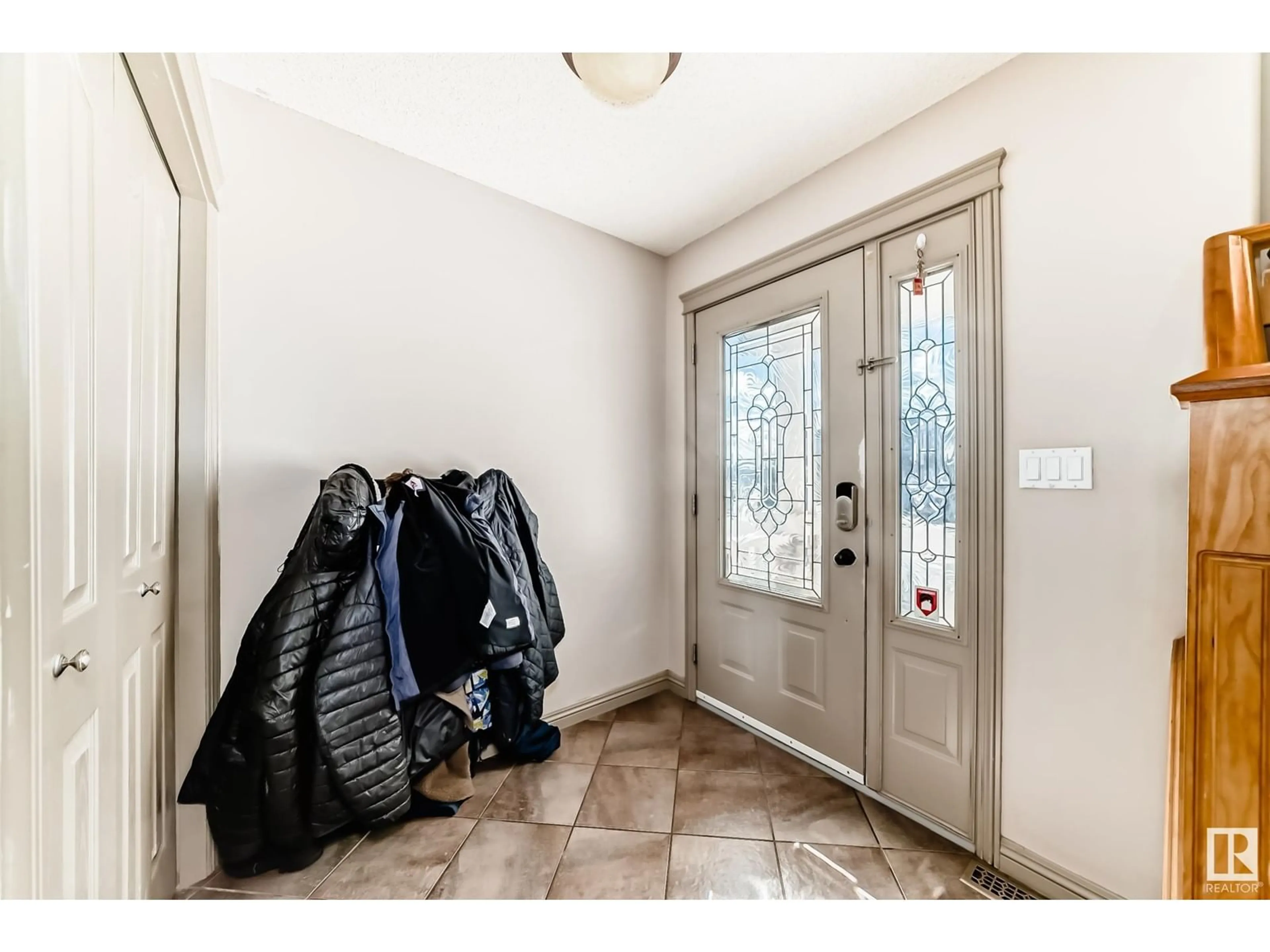 Indoor entryway for 13812 149 AV, Edmonton Alberta T6V1S1