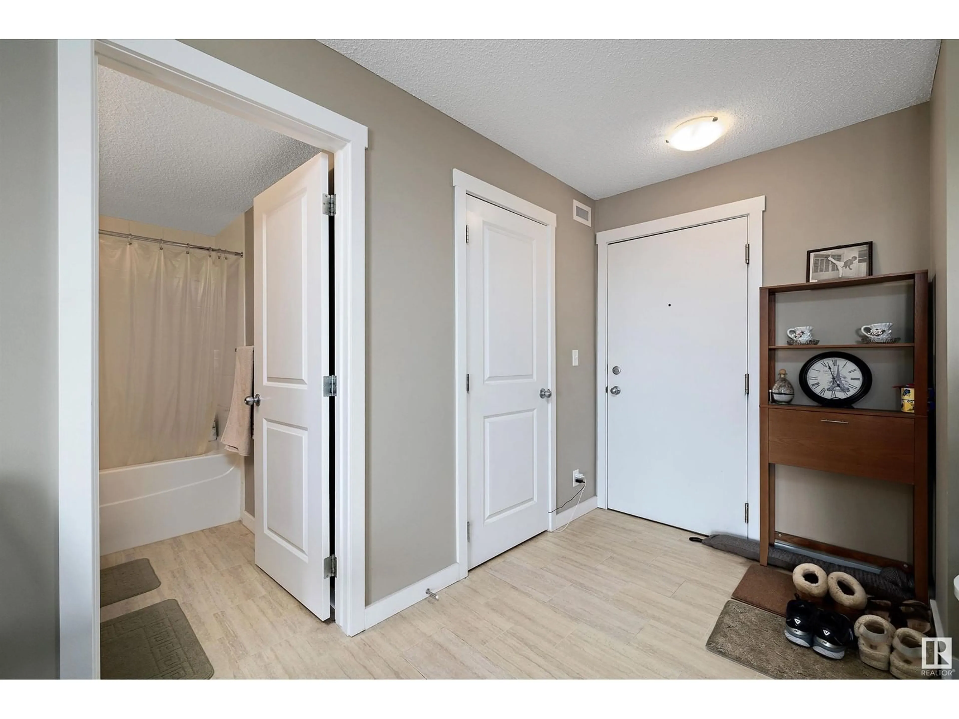 Indoor entryway for 1510 - 326 WATT DRIVE SW, Edmonton Alberta T6X2E6