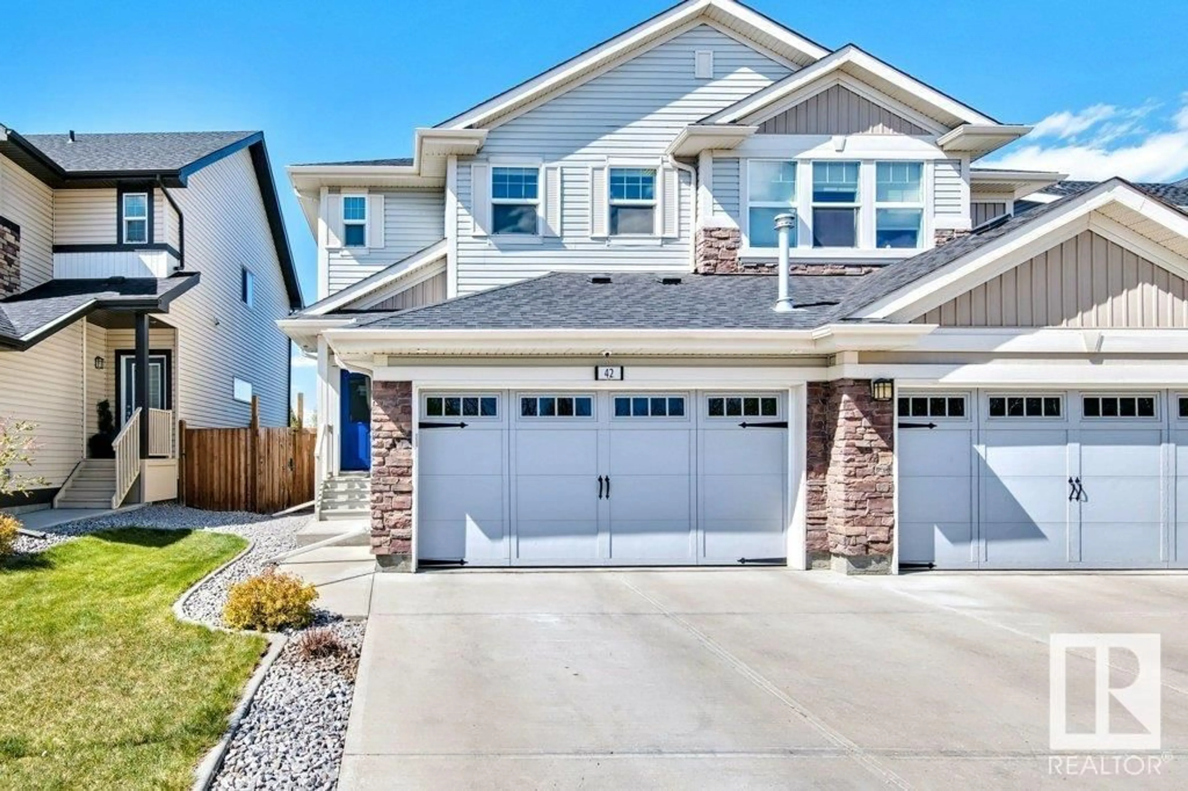 Home with vinyl exterior material, street for 42 AMBLESIDE WY, Sherwood Park Alberta T8H0G4