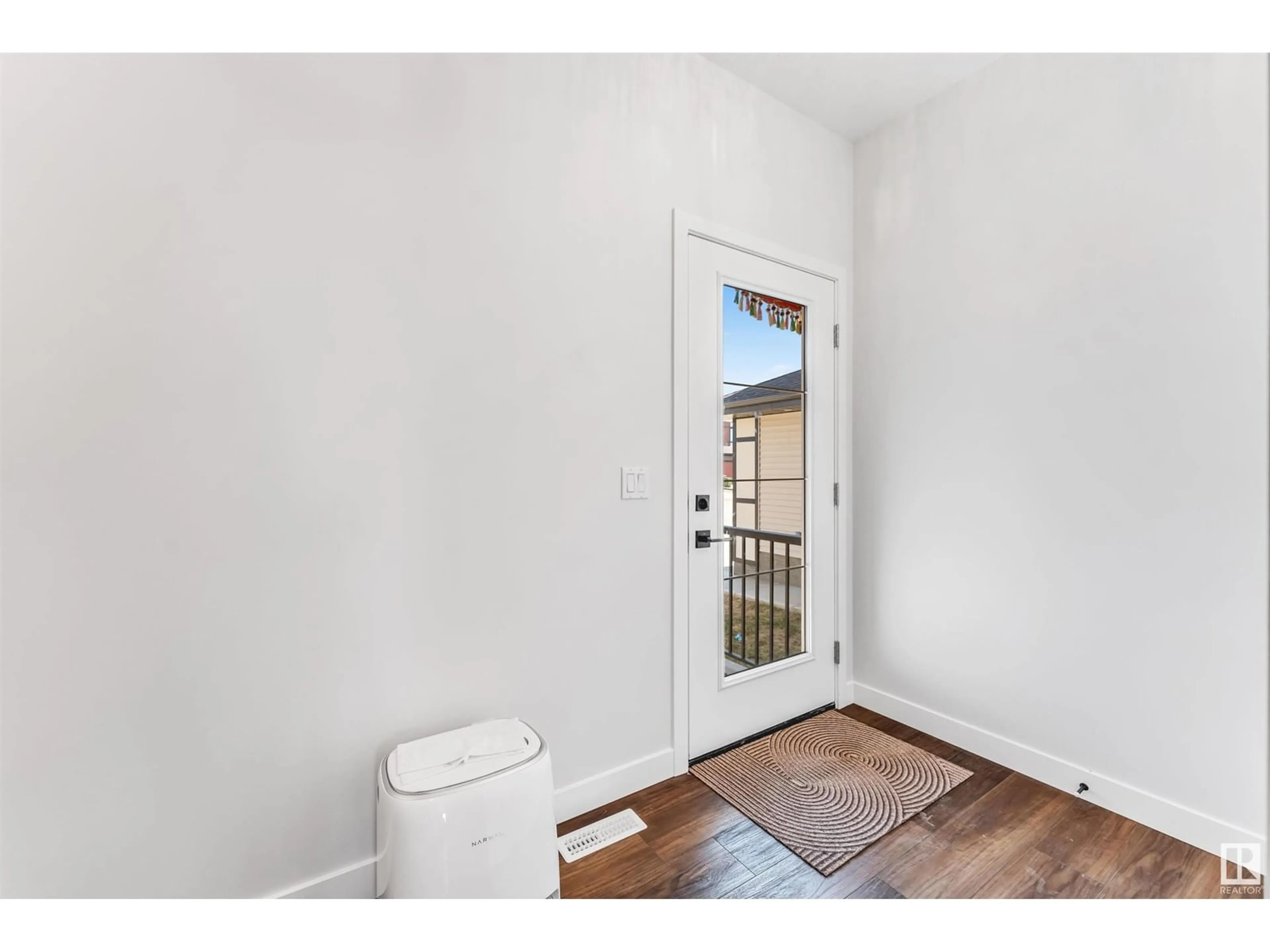 Indoor entryway for 1510 PODERSKY PL, Edmonton Alberta T6W4W4