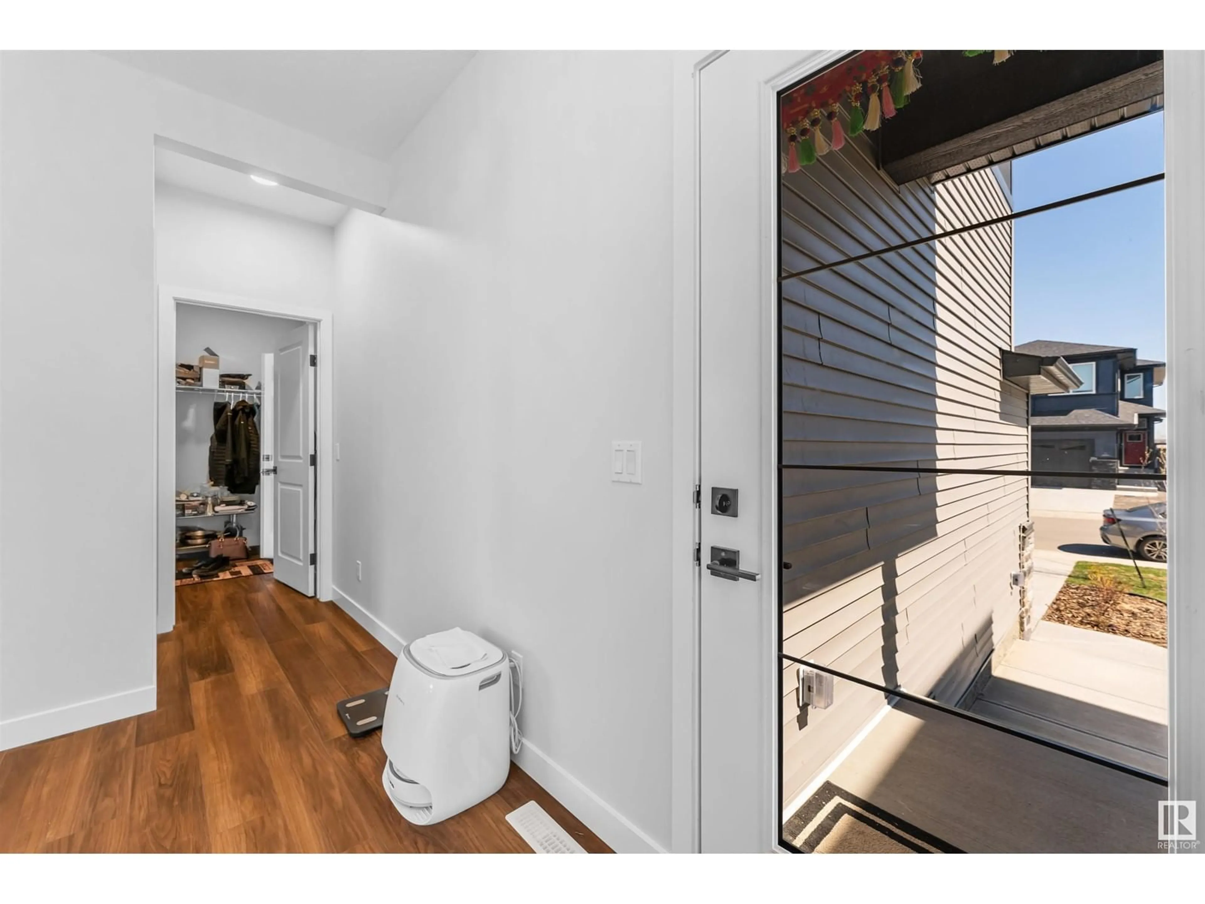 Indoor entryway for 1510 PODERSKY PL, Edmonton Alberta T6W4W4