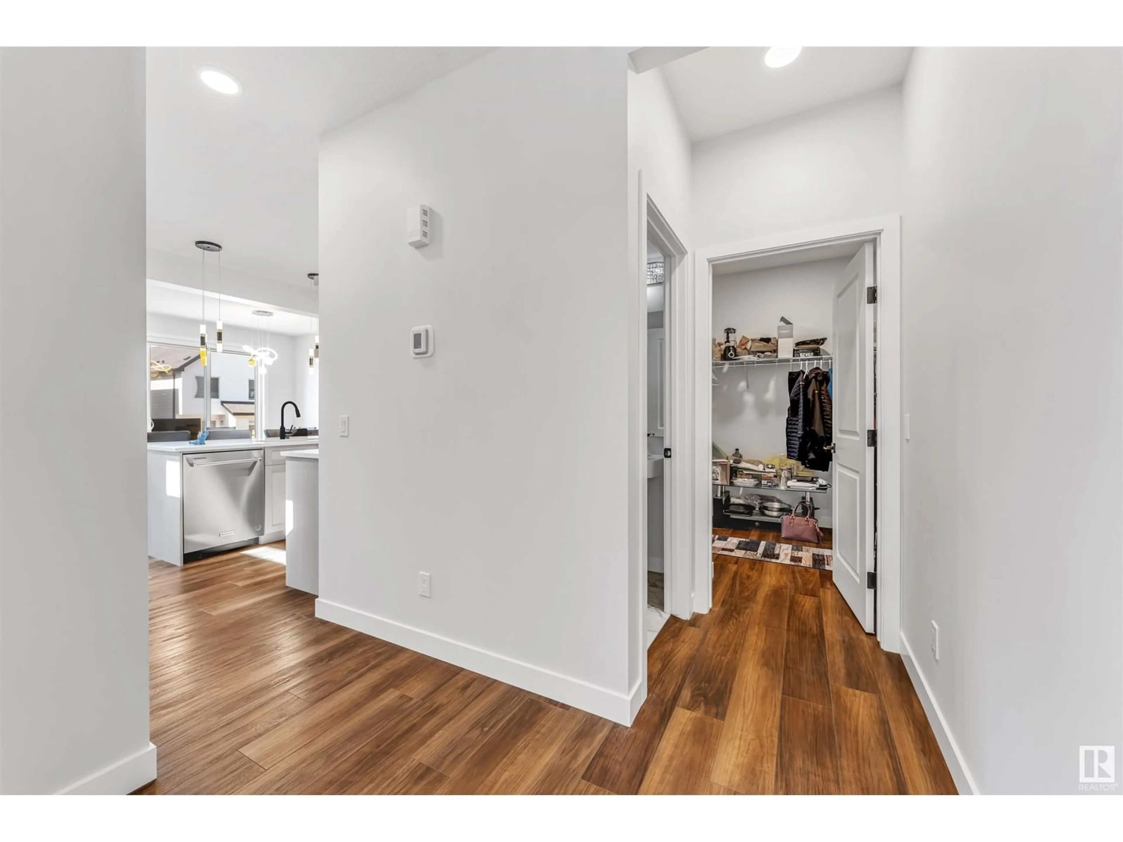 Indoor entryway for 1510 PODERSKY PL, Edmonton Alberta T6W4W4