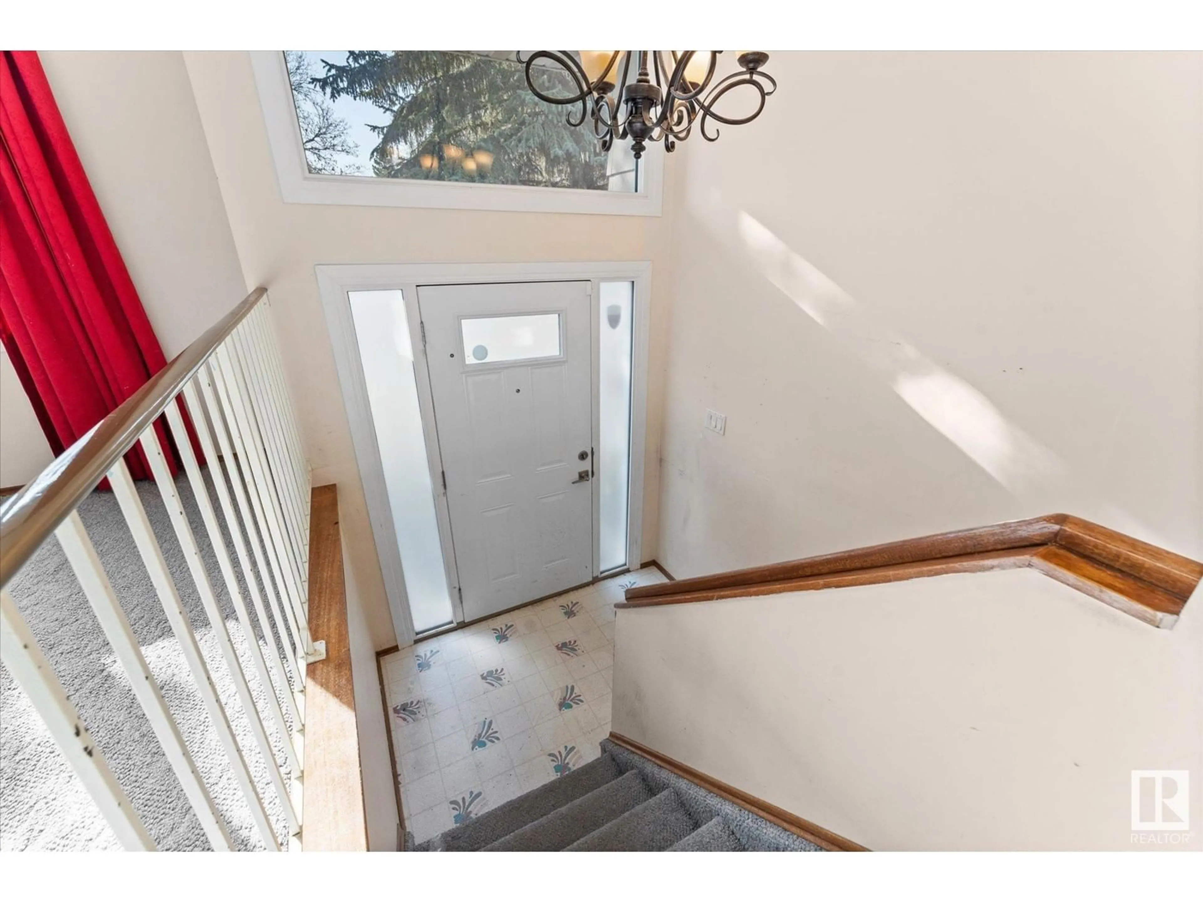 Indoor entryway for 29 ANITA CR, St. Albert Alberta T8N2W4