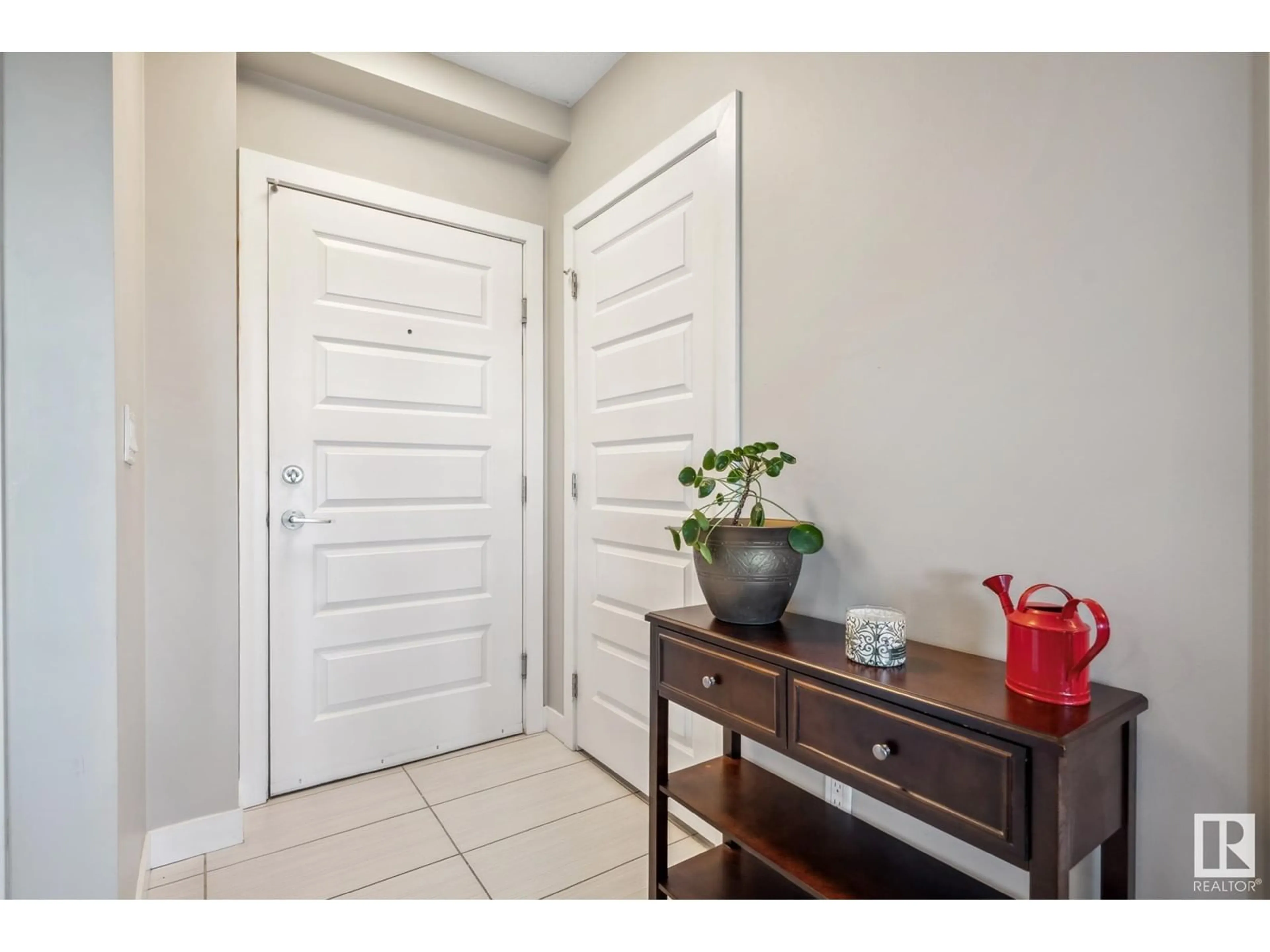 Indoor entryway for 5151 - 526 WINDERMERE BV, Edmonton Alberta T6W2K4