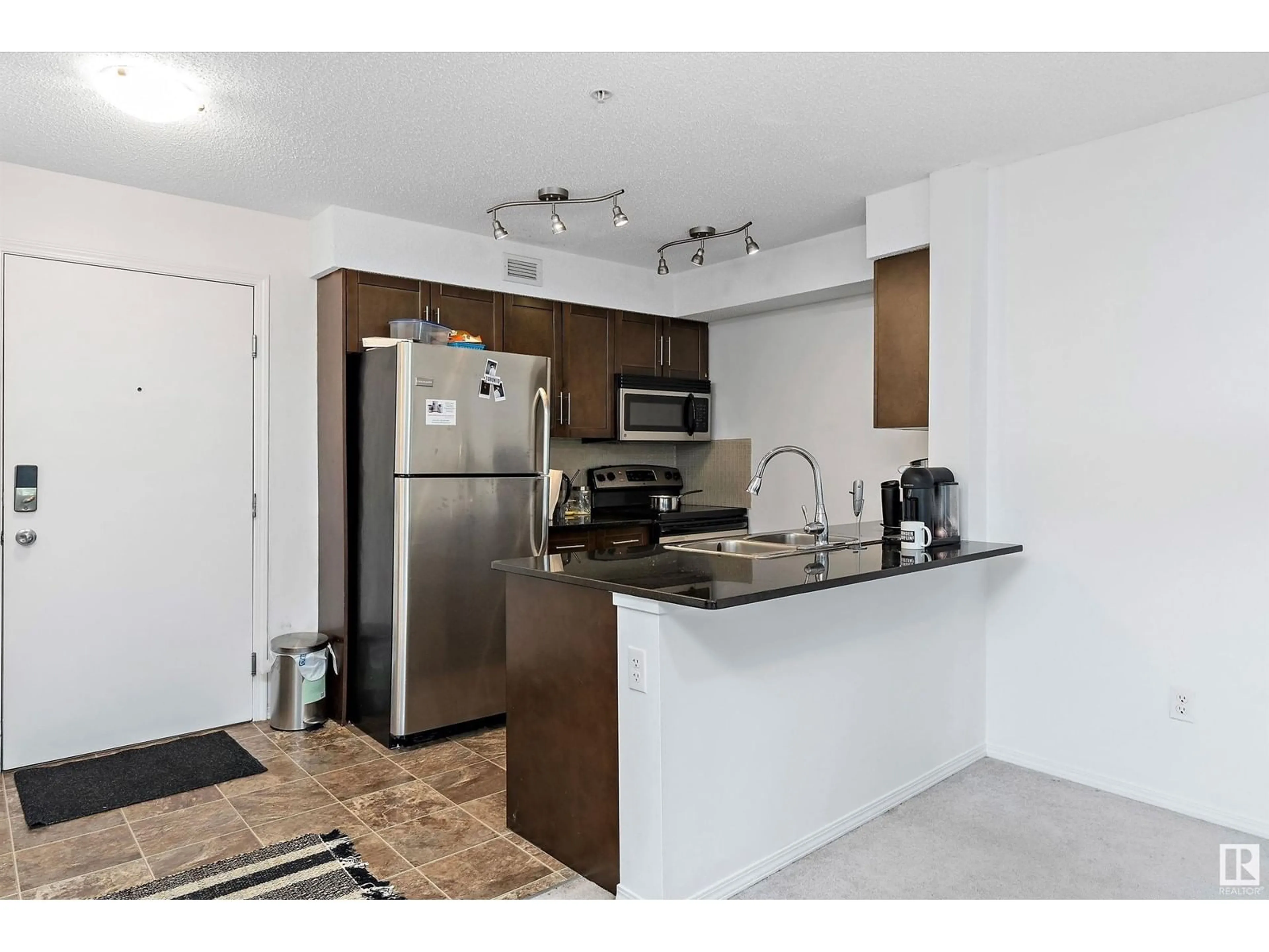 Standard kitchen, unknown for 205 11812 22 AV SW, Edmonton Alberta T6W2A2