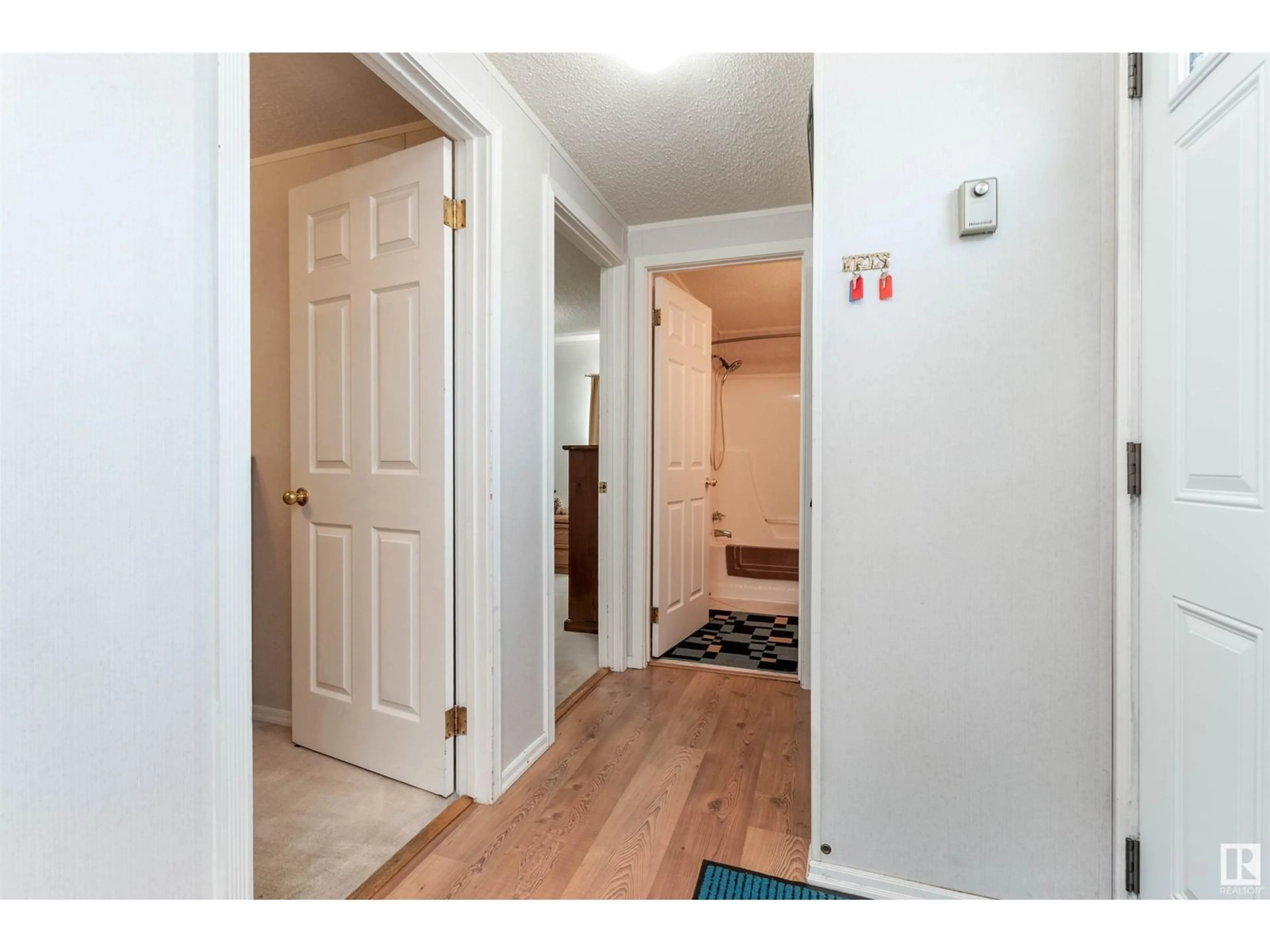 Indoor entryway for 1508 JUBILEE DR, Sherwood Park Alberta T8H1M1