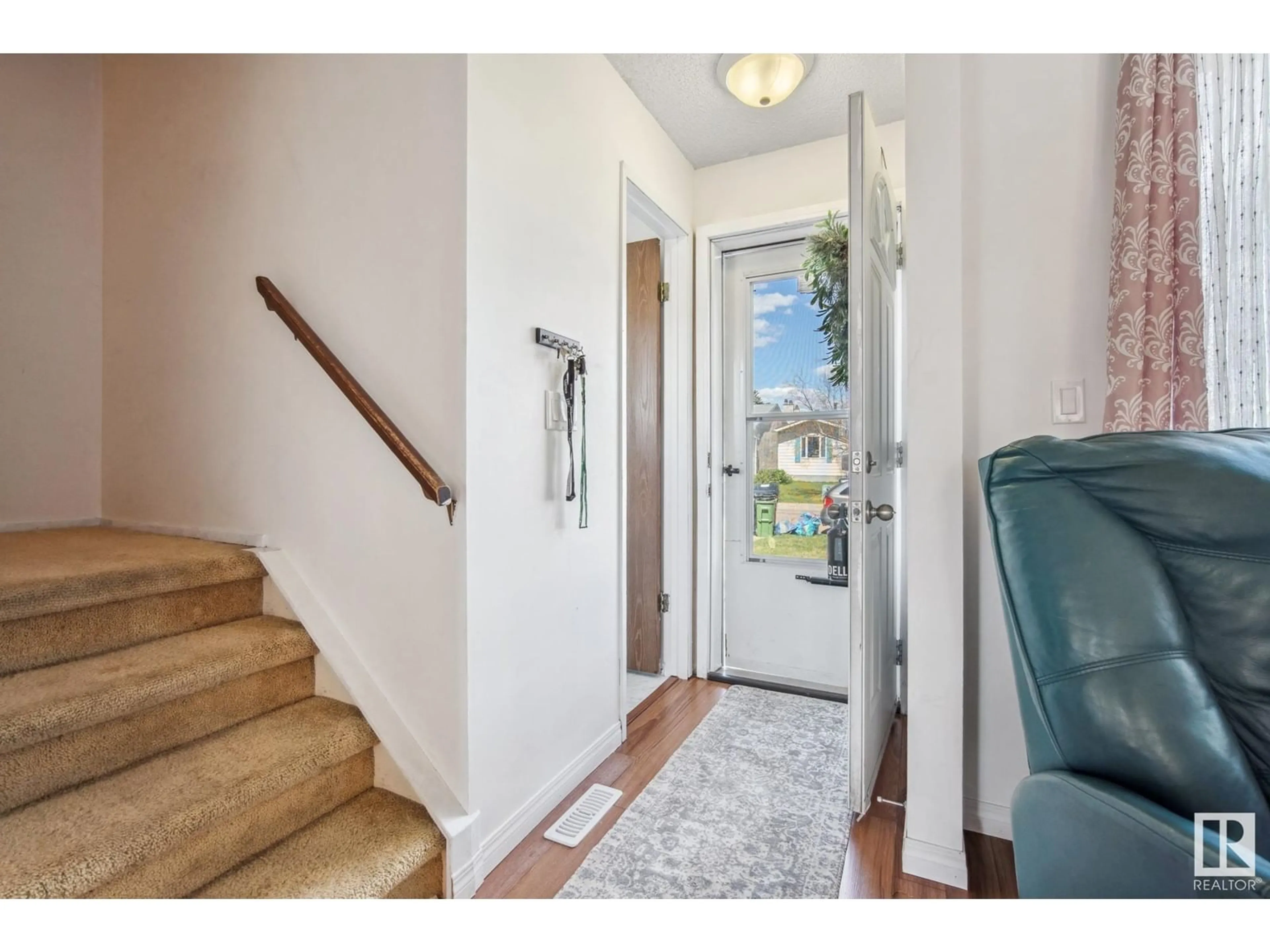 Indoor entryway for 2509 149 AV, Edmonton Alberta T5Y2G5