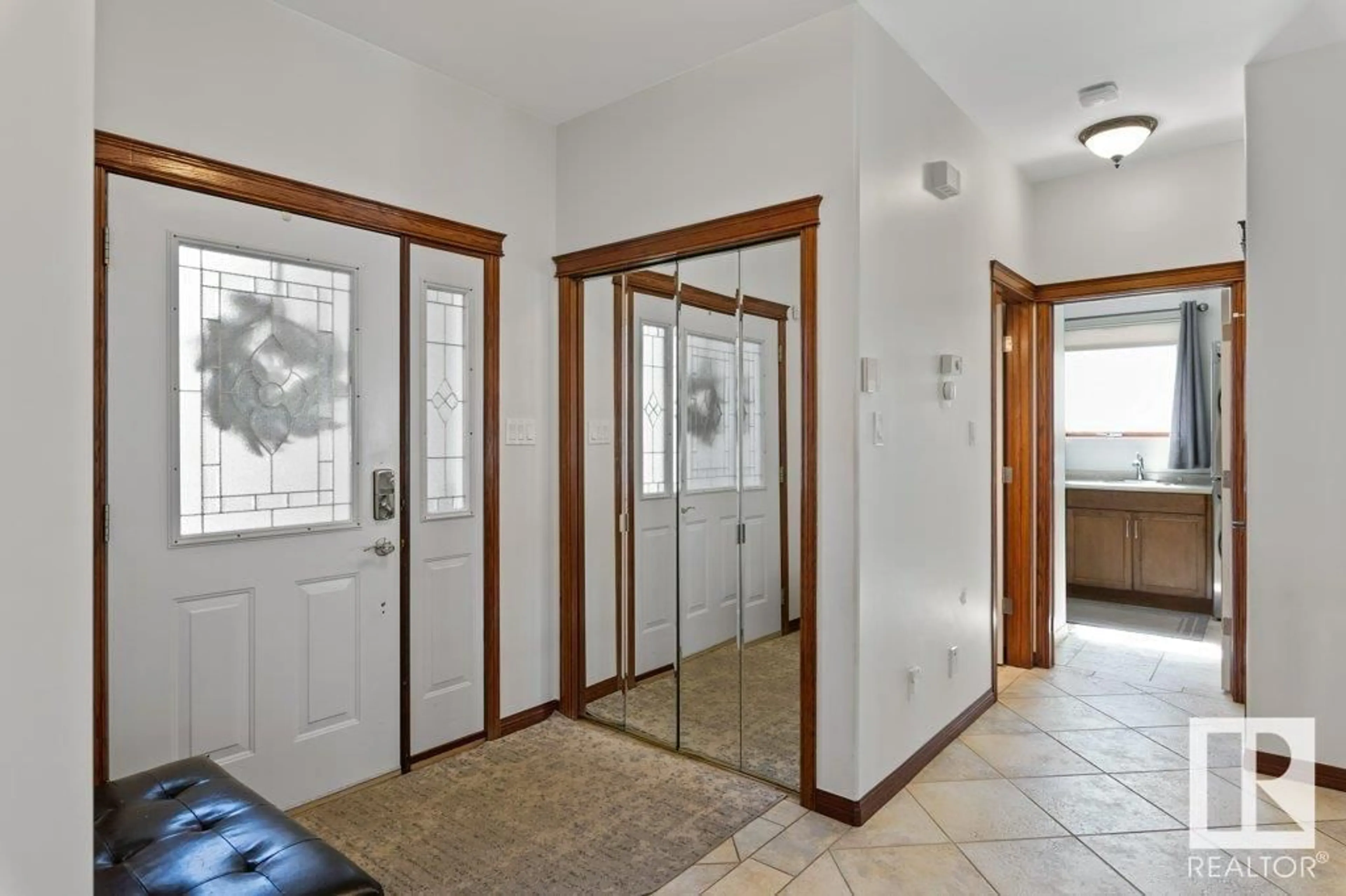 Indoor entryway for 12 EASTCOTT DR, St. Albert Alberta T8N6V5