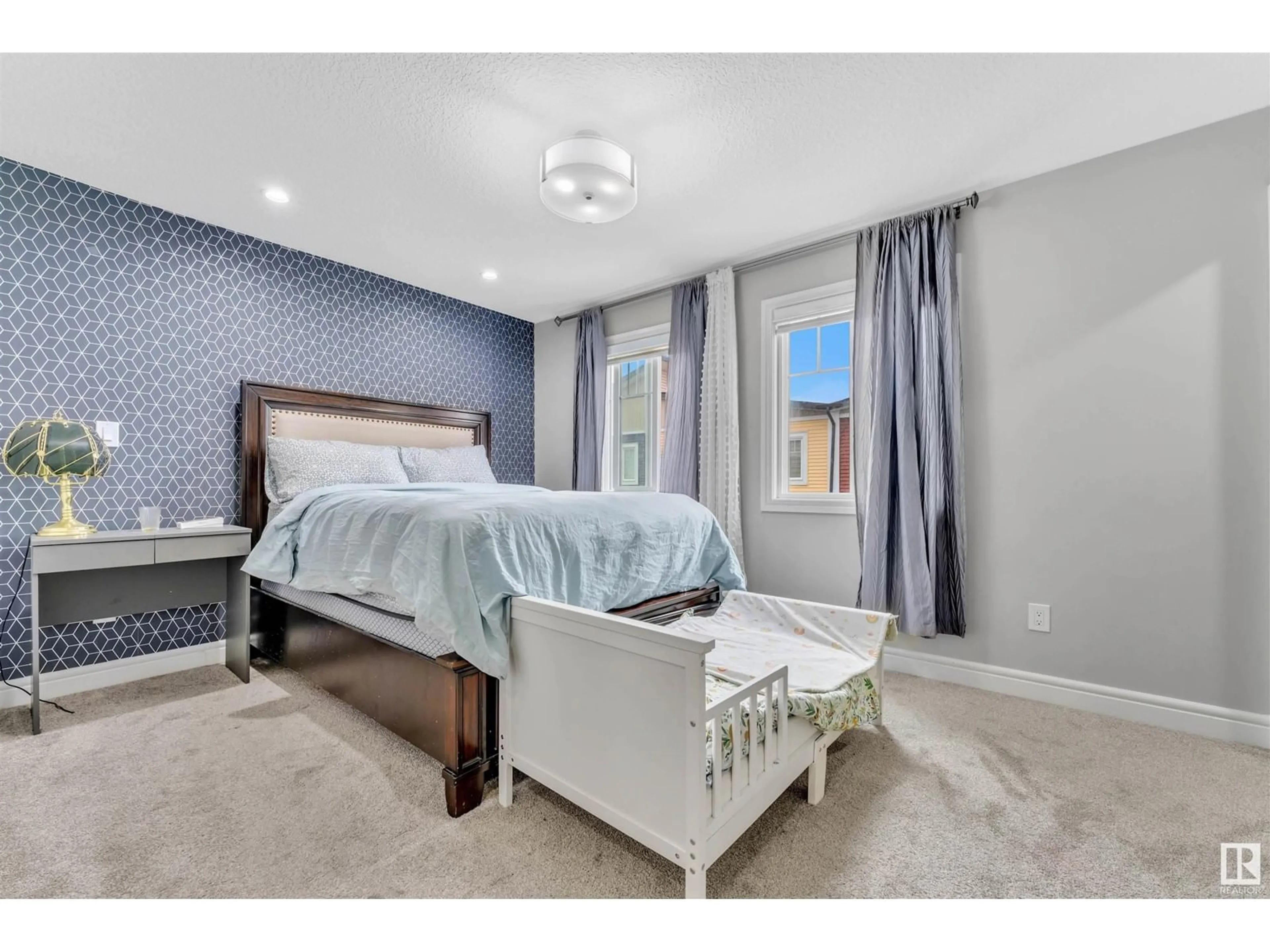 Bedroom with bed, unknown for 21 - 2803 14 AV, Edmonton Alberta T6T2K4