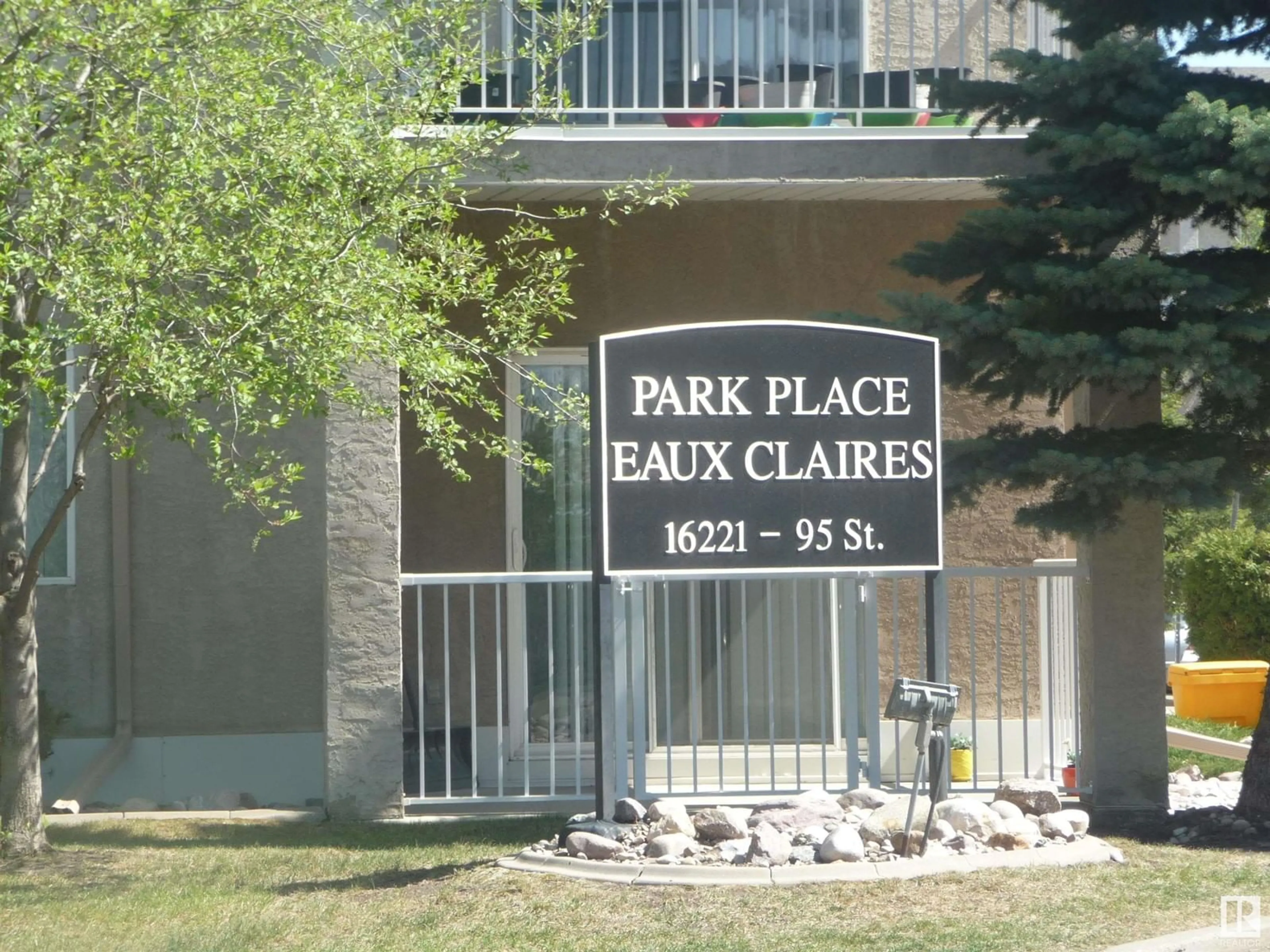Parking for 134 16221 95 ST NW, Edmonton Alberta T5Z3V3