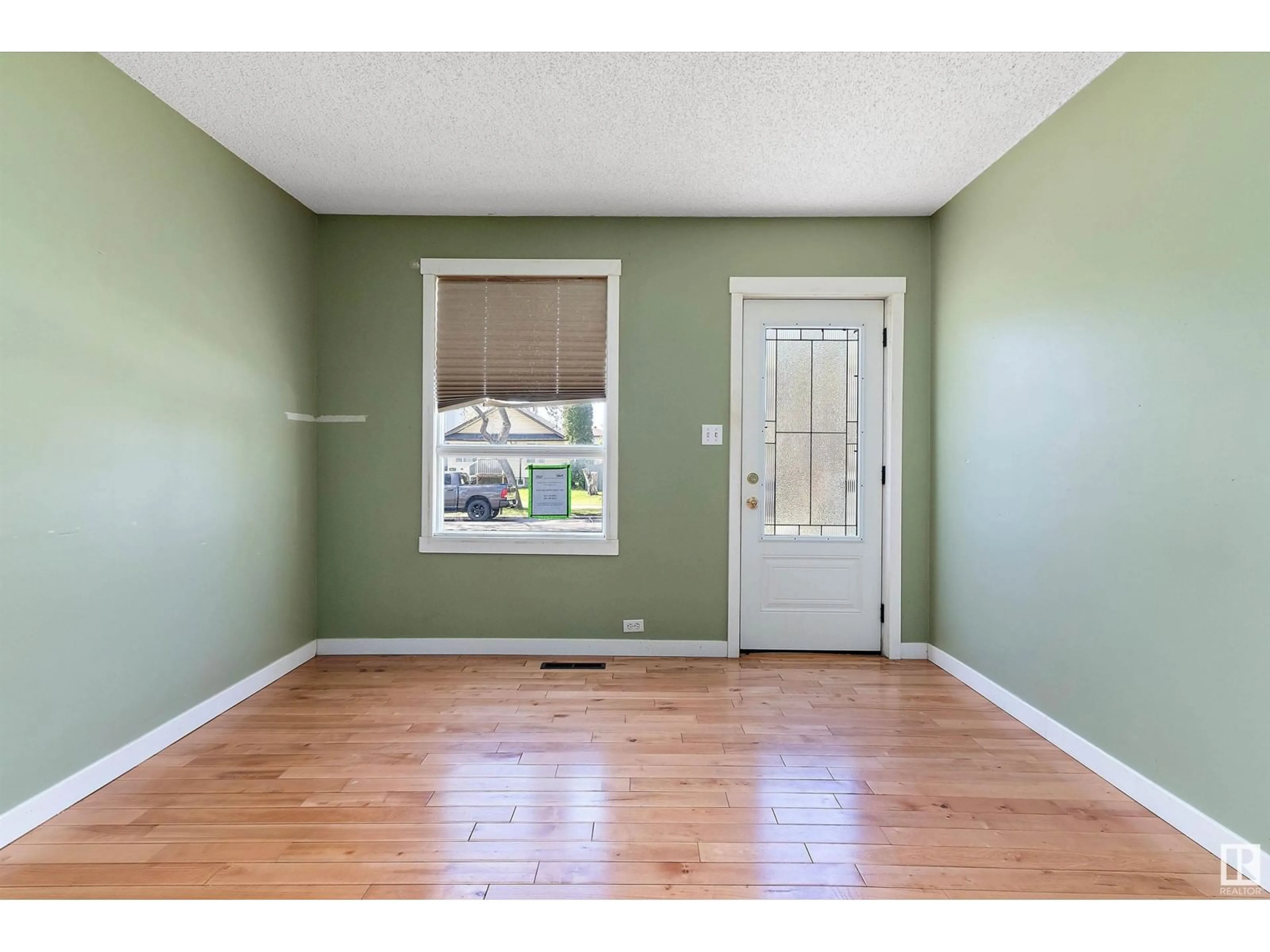 Unknown for 12325 85 ST, Edmonton Alberta T5B3H1