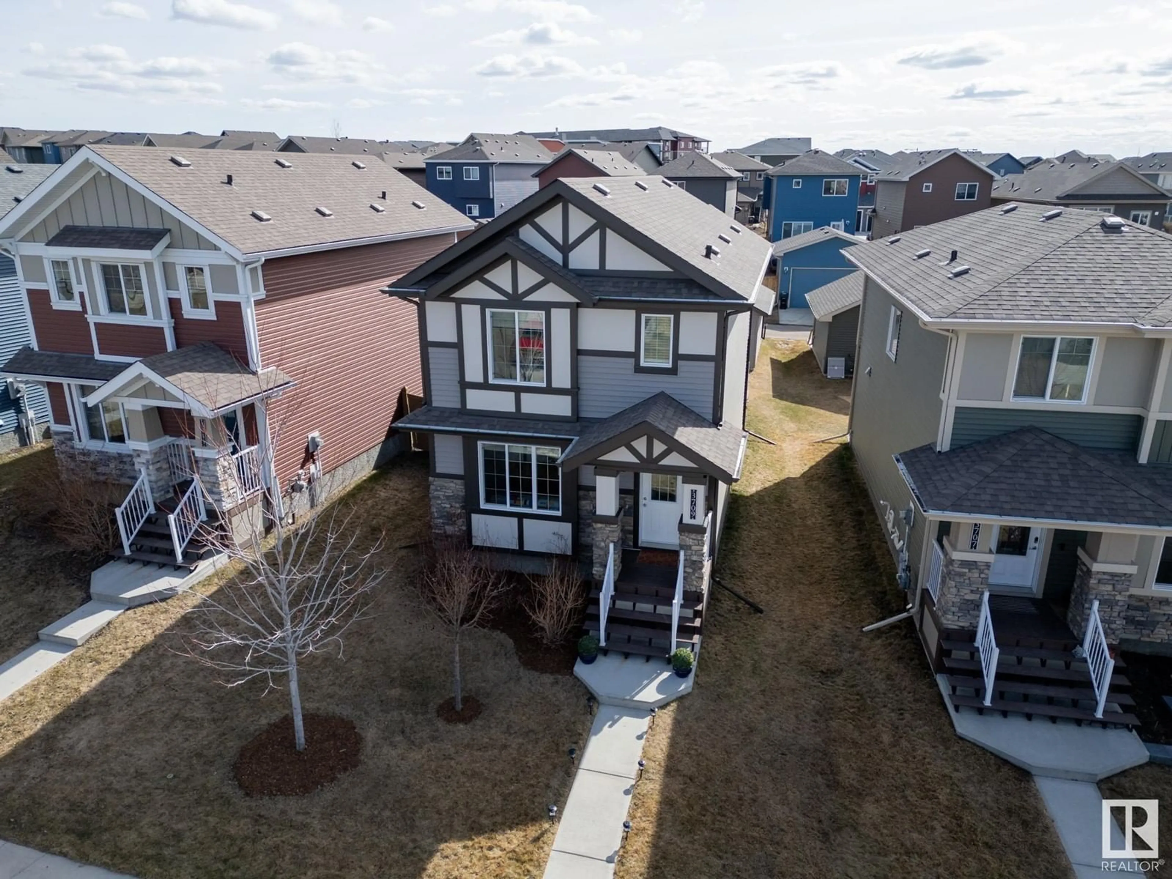 A pic from outside/outdoor area/front of a property/back of a property/a pic from drone, street for 3709 WEIDLE CR, Edmonton Alberta T6X2E2