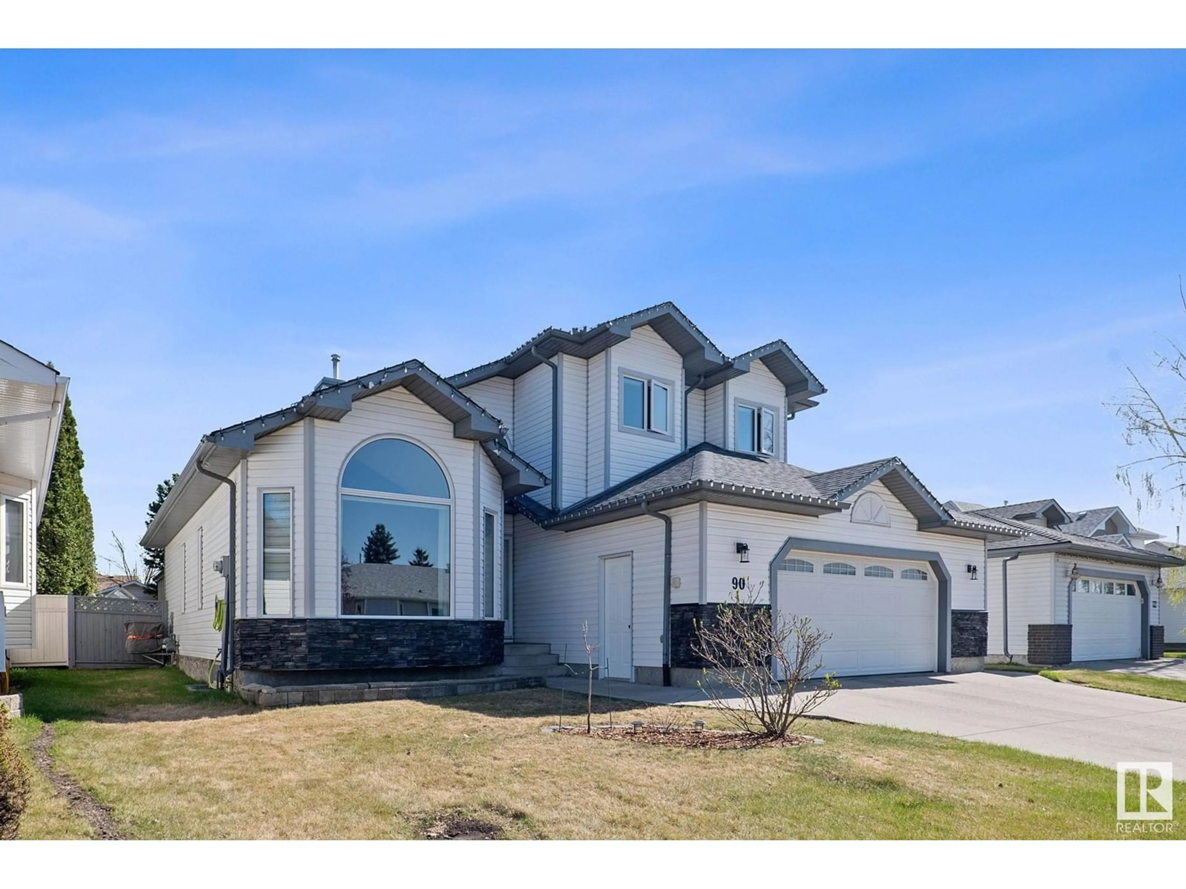 Home with vinyl exterior material, street for 90 WESTPARK WY, Fort Saskatchewan Alberta T8L3X1