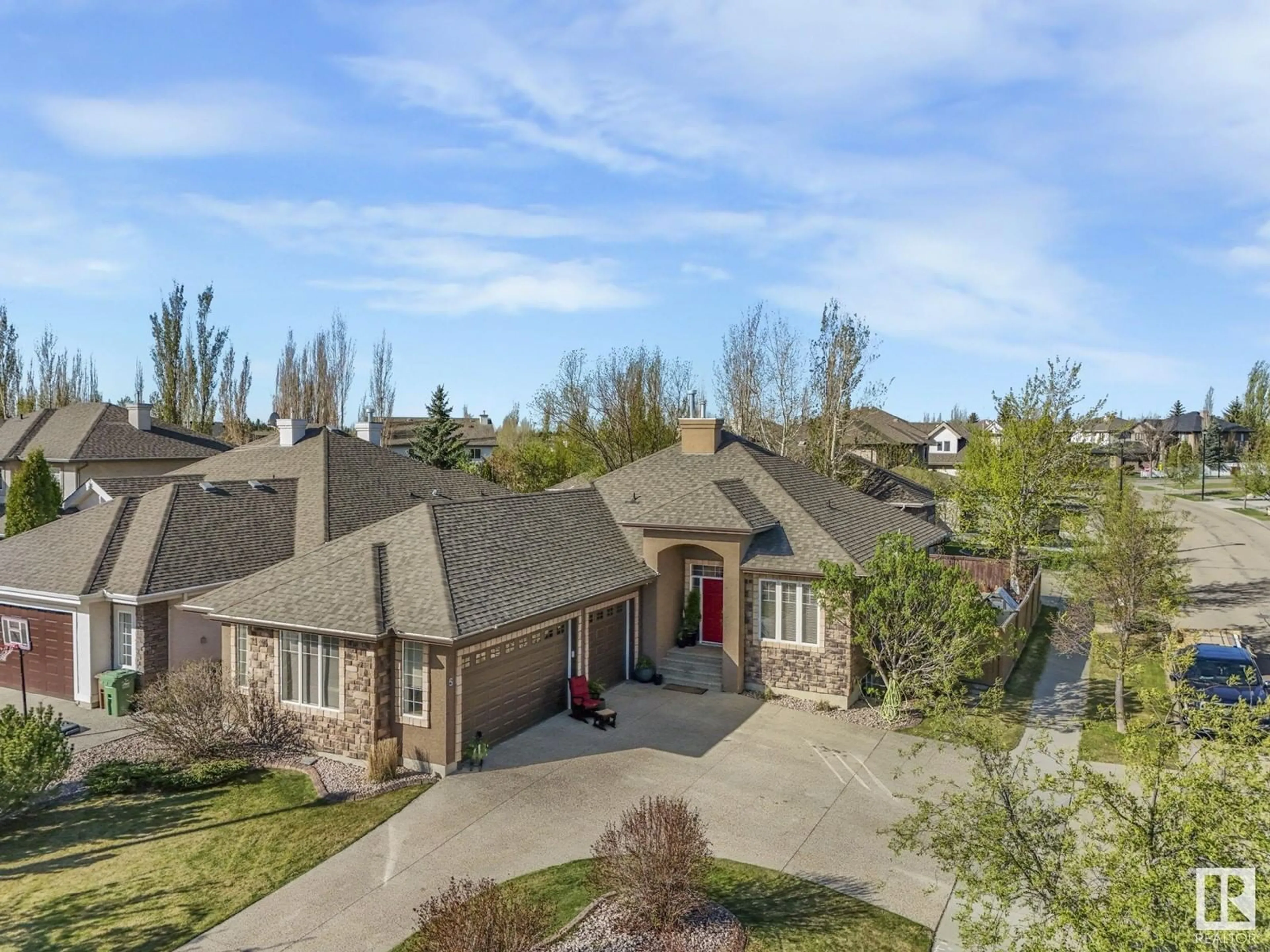 A pic from outside/outdoor area/front of a property/back of a property/a pic from drone, street for 5 KINGSMOOR CL, St. Albert Alberta T8N0S4