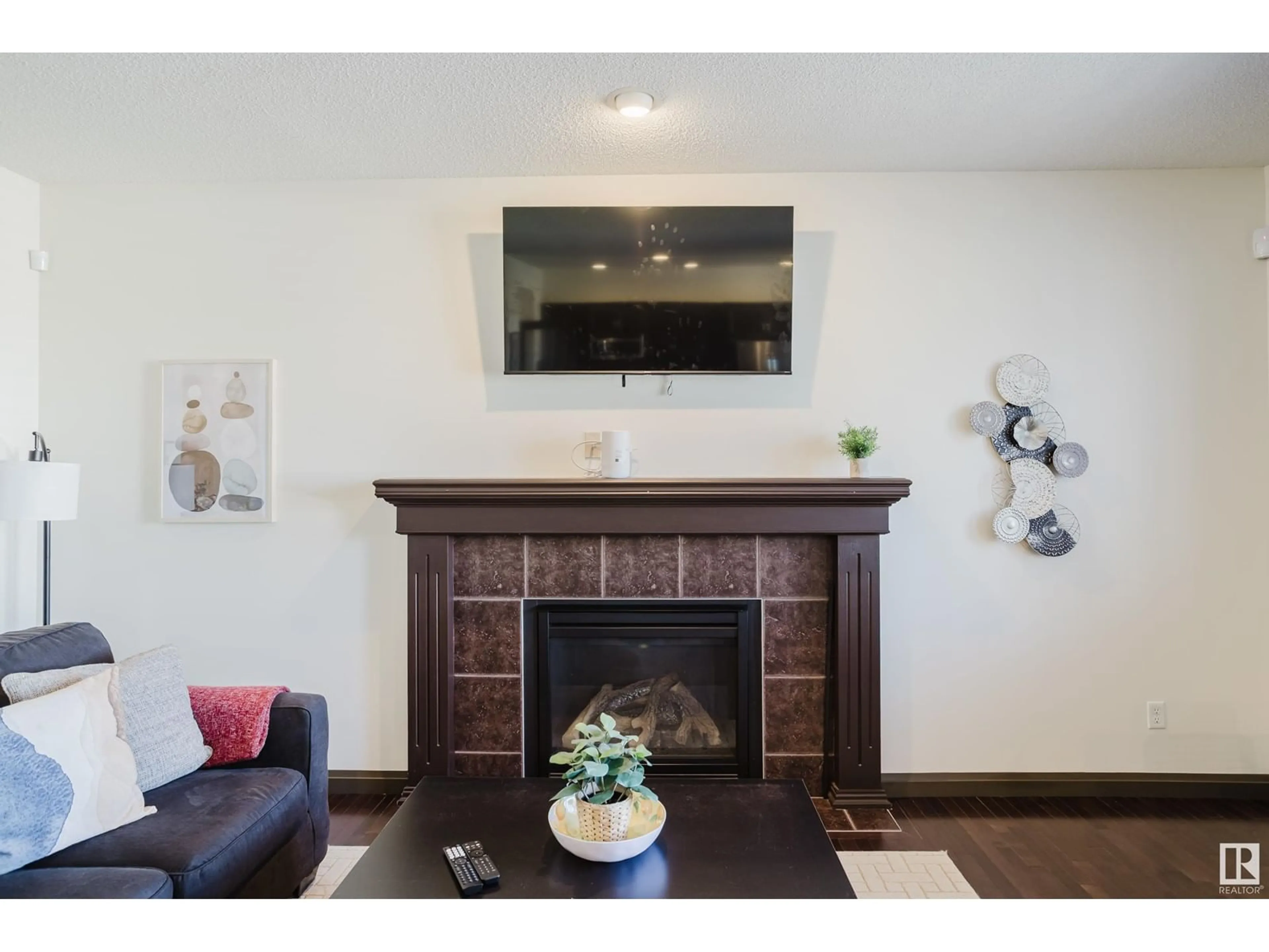 Living room with furniture, wood/laminate floor for 518 ADAMS WY, Edmonton Alberta T6W0H1