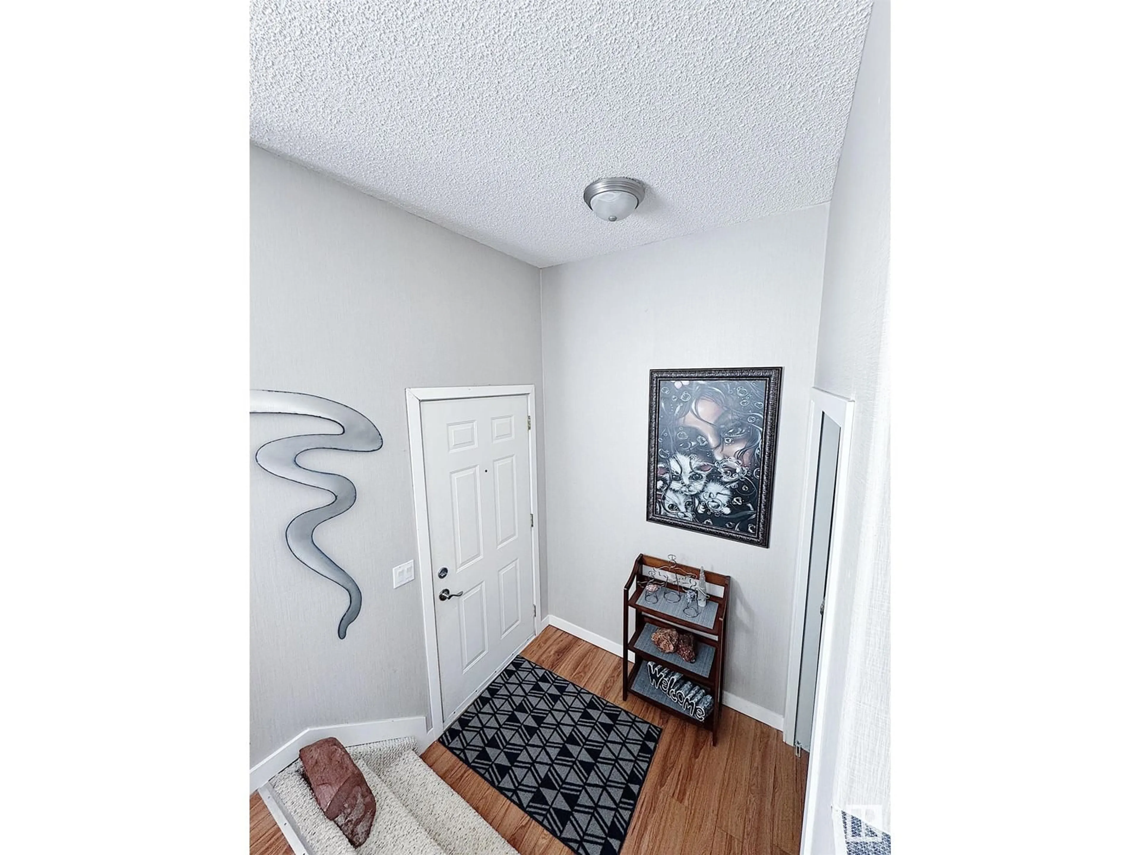 Indoor entryway for #9 - 16777 91 ST, Edmonton Alberta T5Z3X4