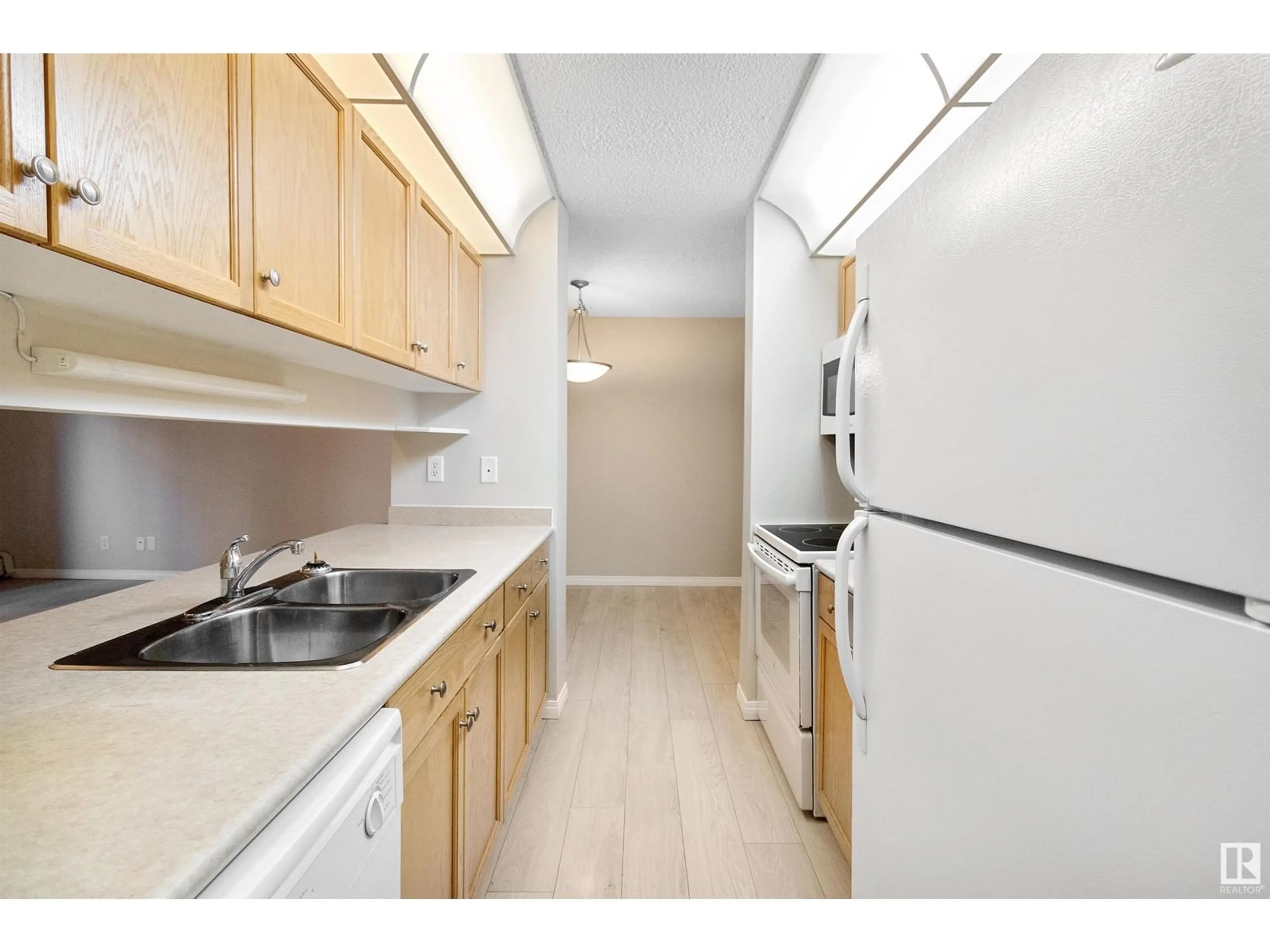 Standard kitchen, unknown for 129 - 4210 139 AV, Edmonton Alberta T5Y2W6
