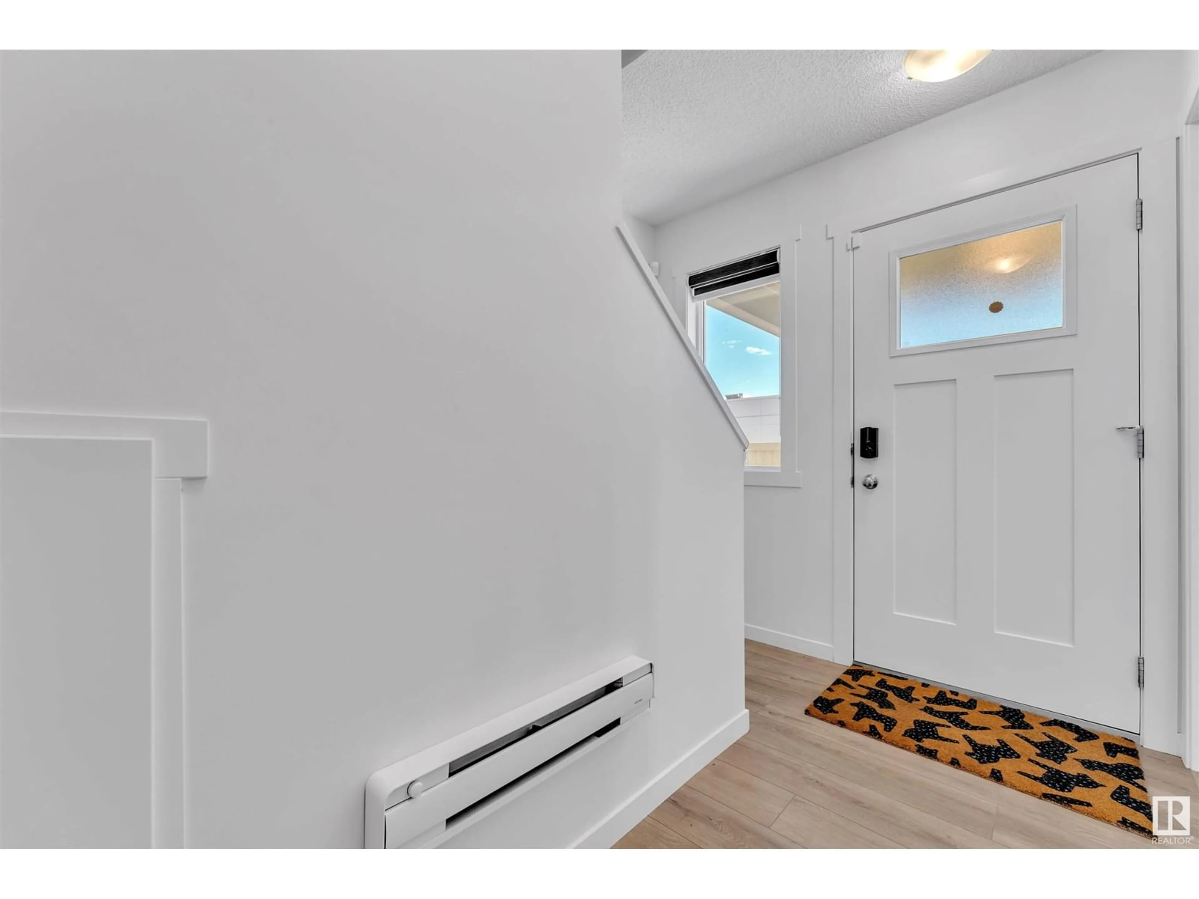 Indoor entryway for 1530 - 60A TAMARACK BLVD, Edmonton Alberta T6T2E6