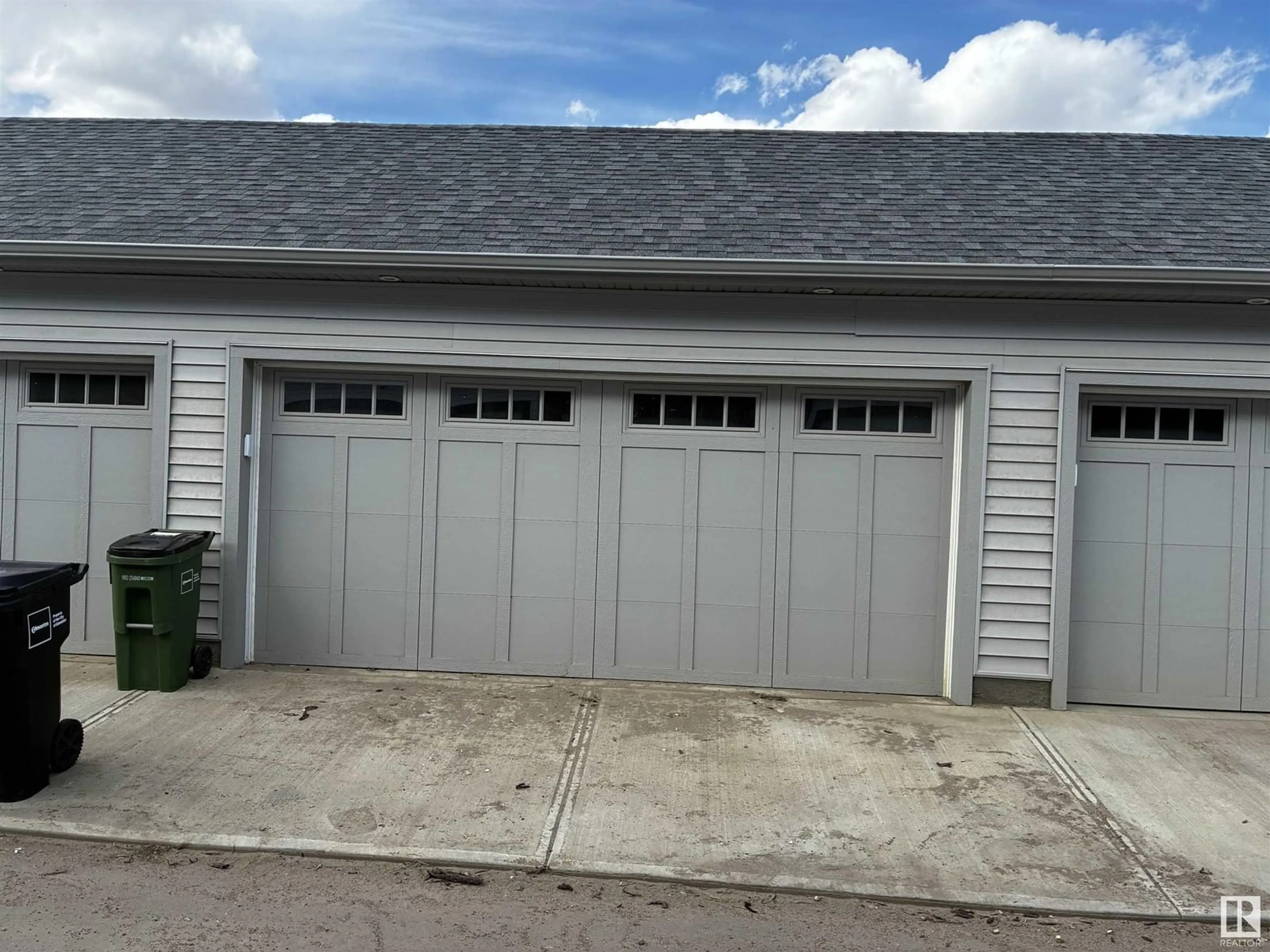 Indoor garage for 22523 93 AV, Edmonton Alberta T5T7K2