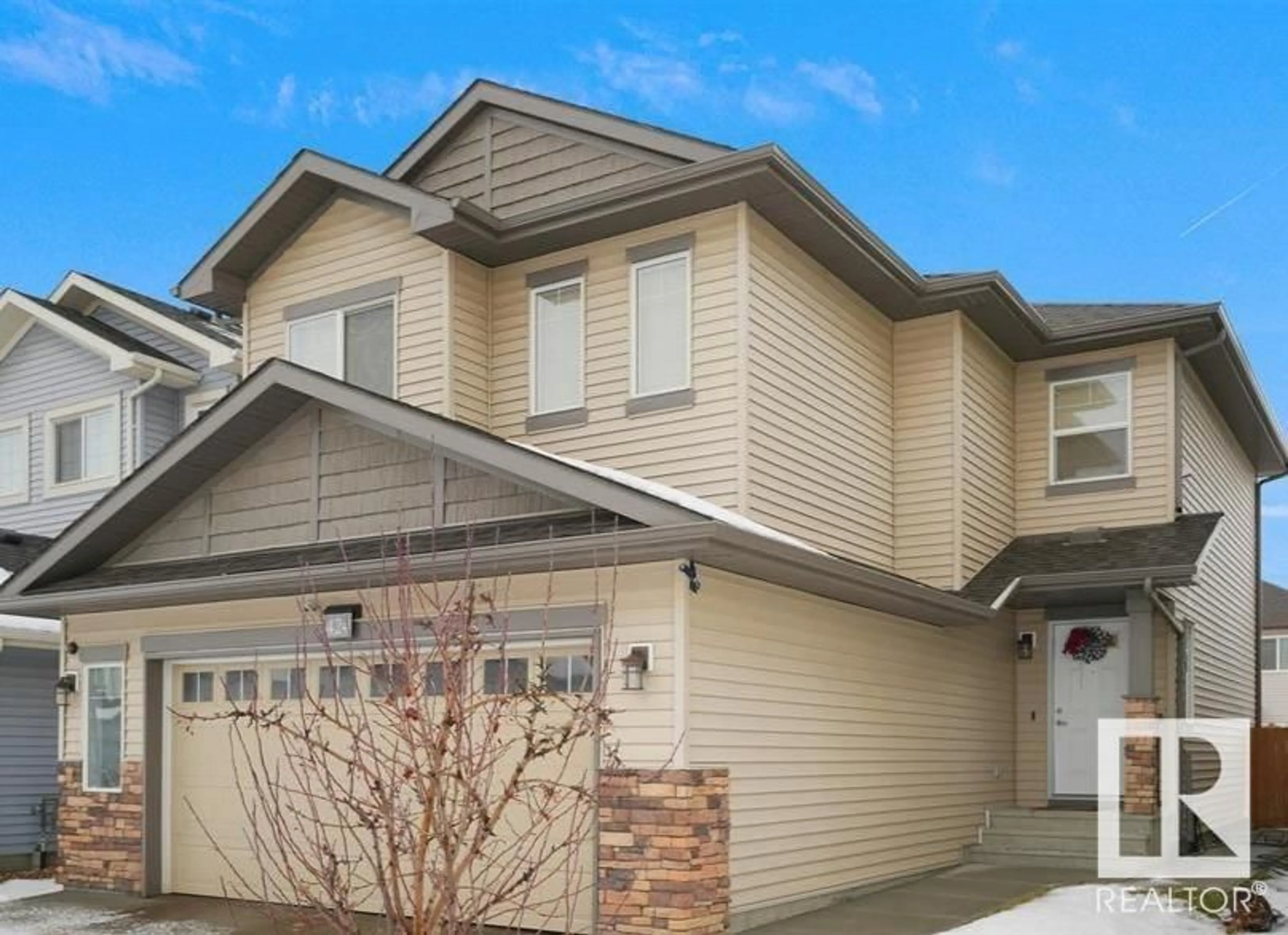 Home with vinyl exterior material, street for 424 40 AV, Edmonton Alberta T6T2G3