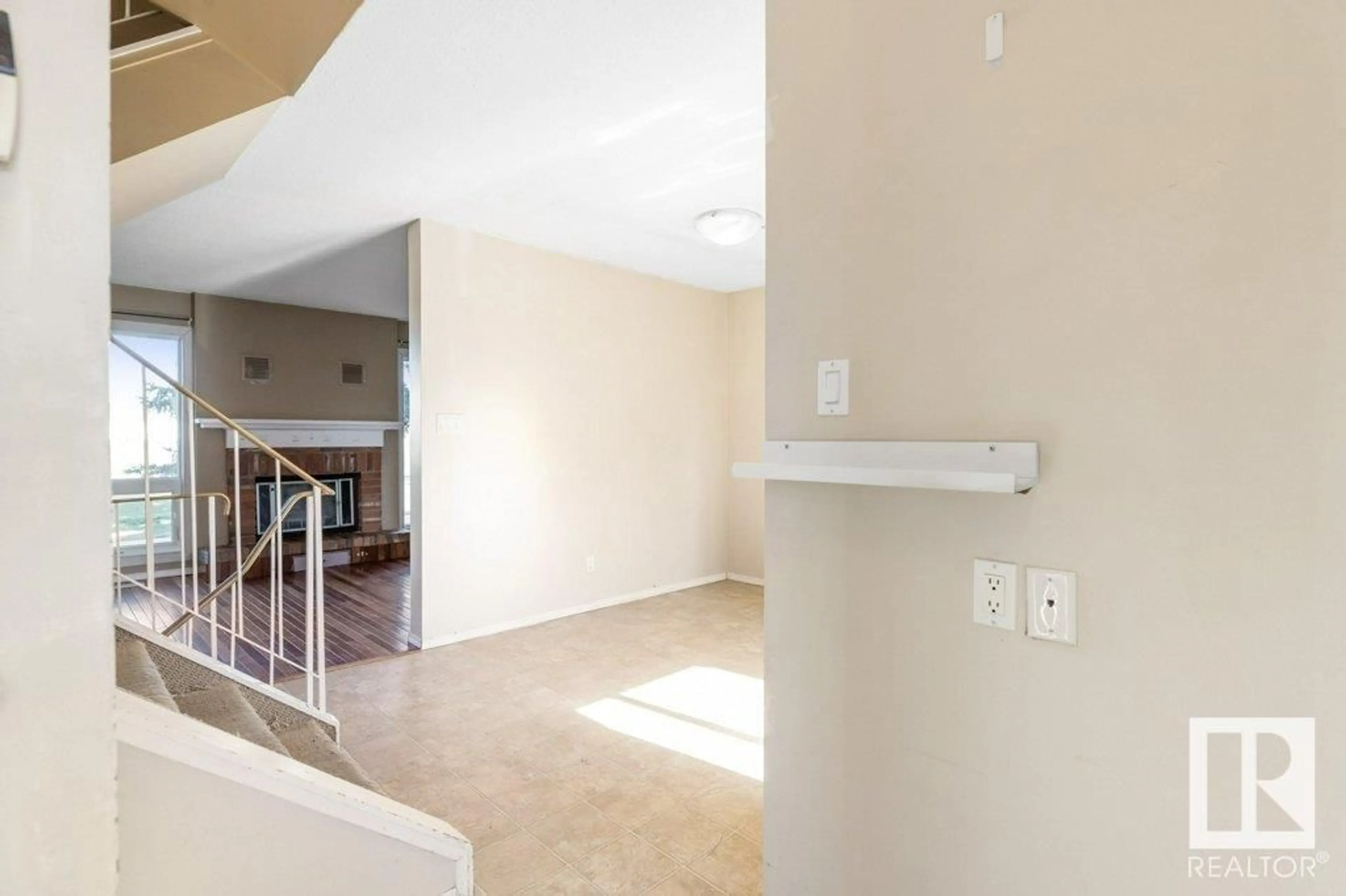 Unknown for 1088 LAKEWOOD RD, Edmonton Alberta T6K3T7