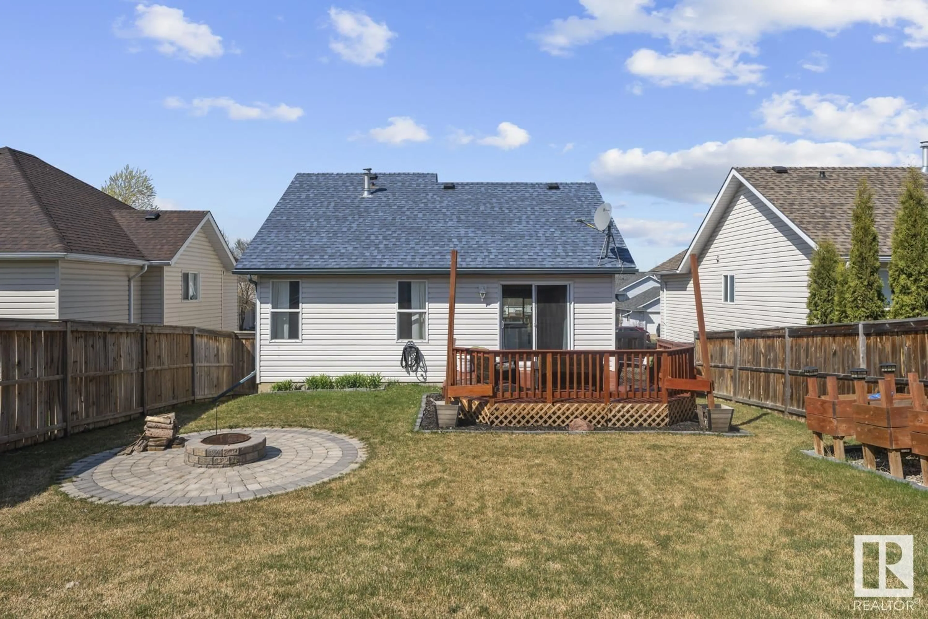A pic from outside/outdoor area/front of a property/back of a property/a pic from drone, street for 4801 45 ST, Cold Lake Alberta T9M1N7